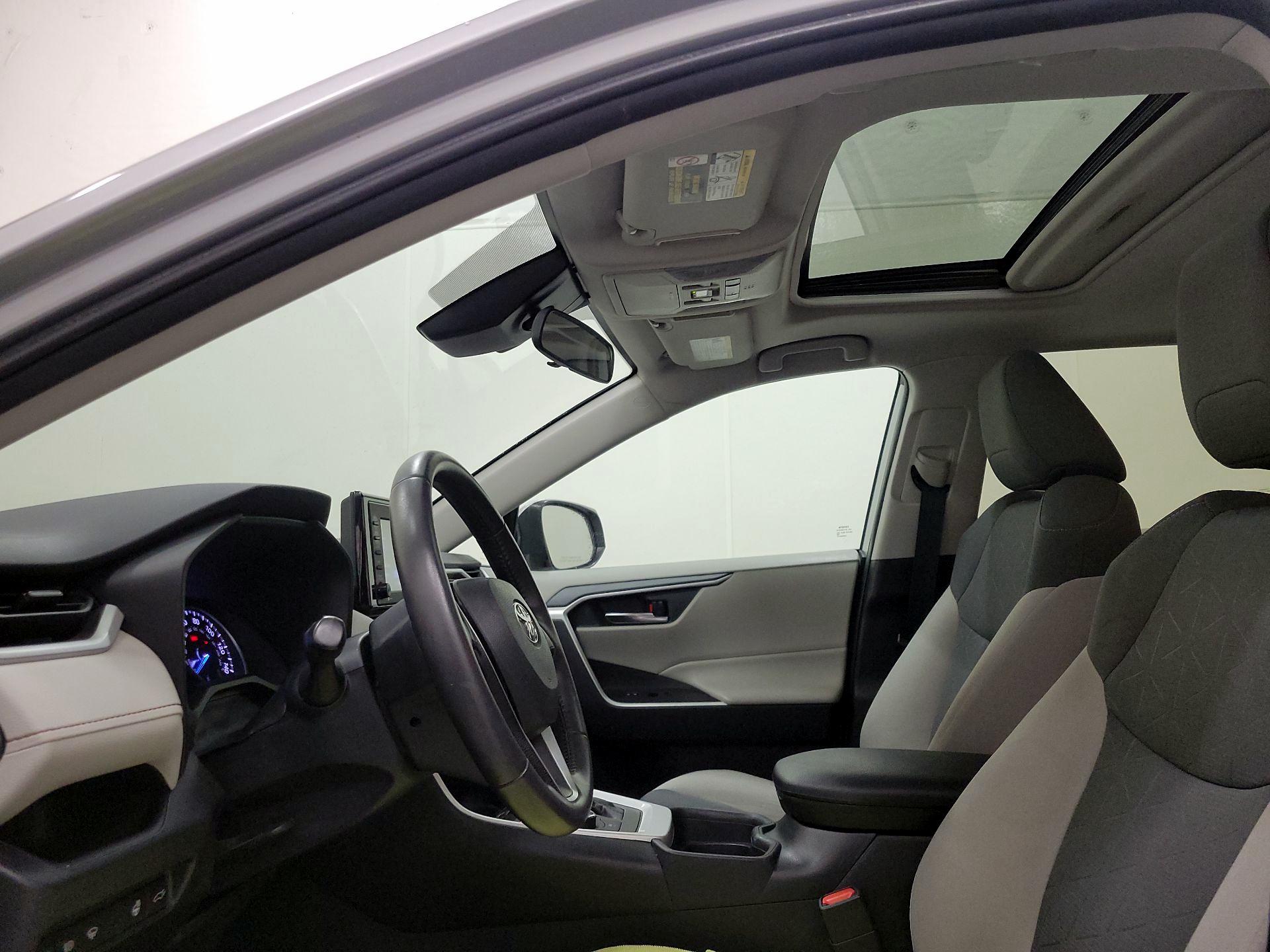 Thumbnail: 2020 Toyota RAV4 - 17