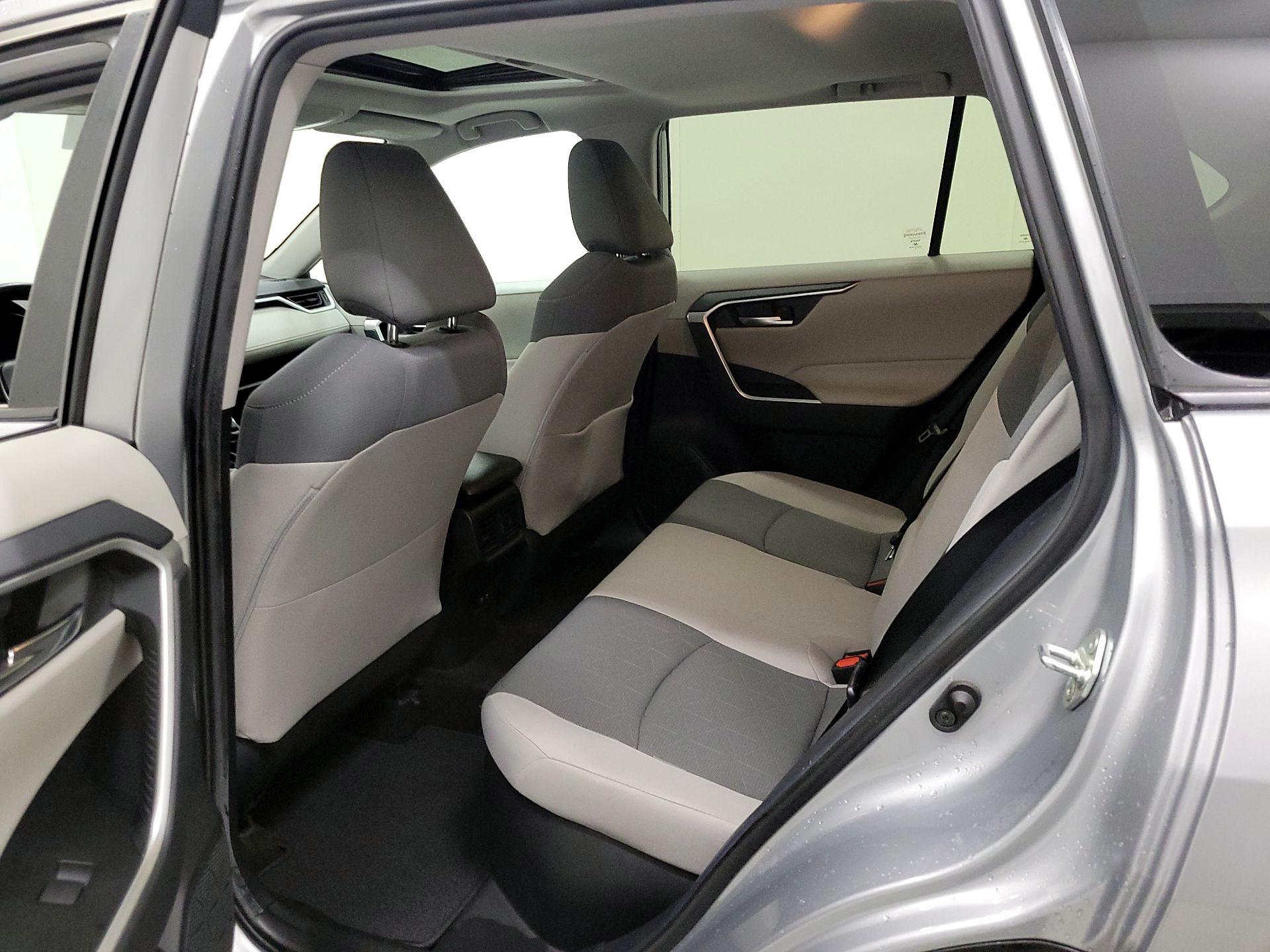 Thumbnail: 2020 Toyota RAV4 - 18