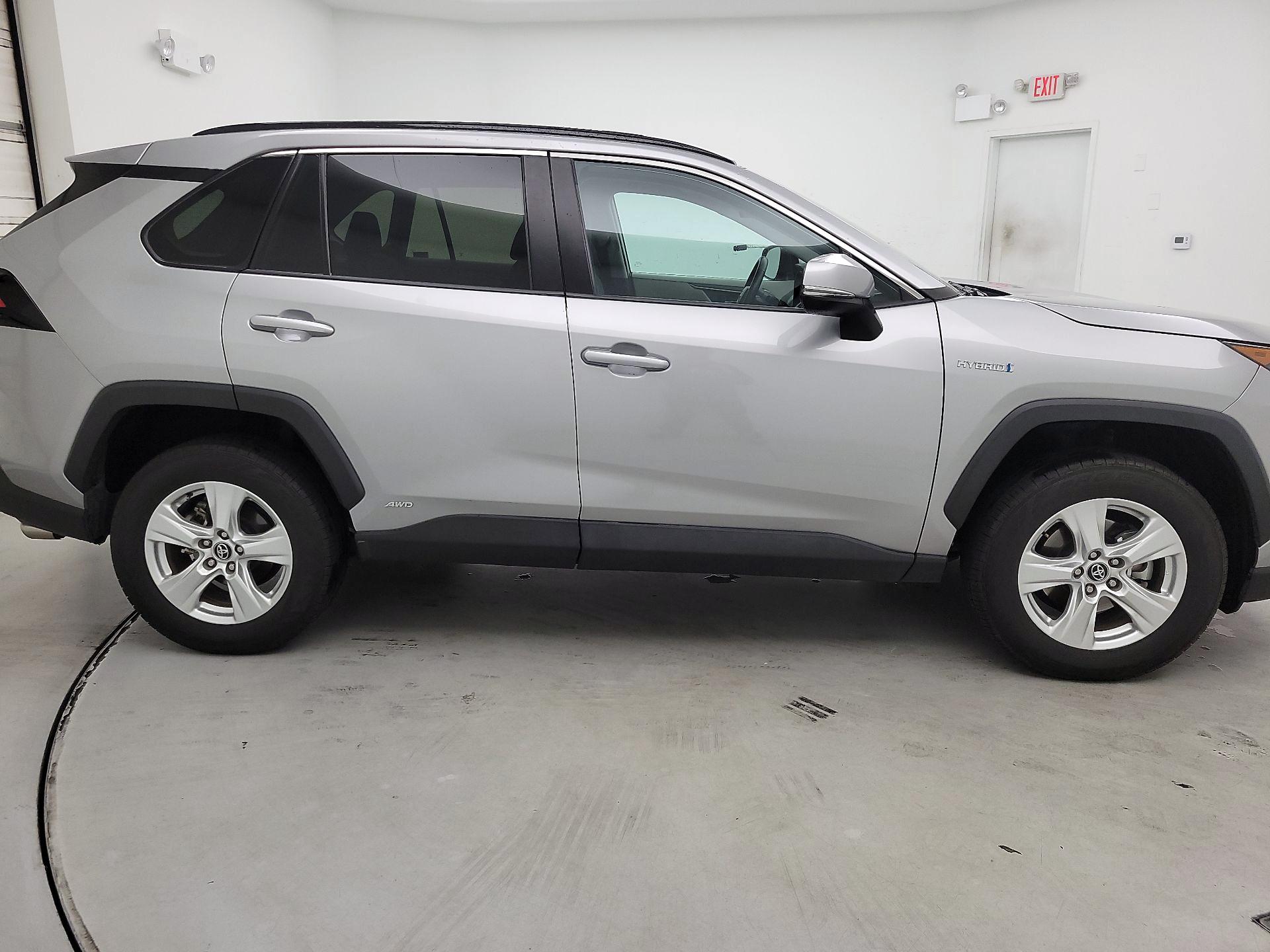 Thumbnail: 2020 Toyota RAV4 - 4