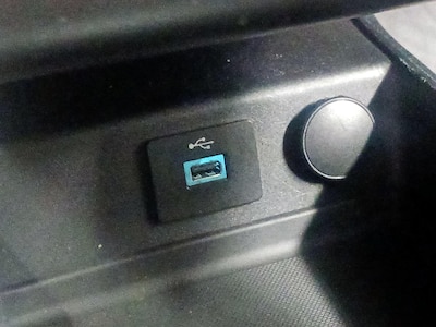 USB/AUX Ports