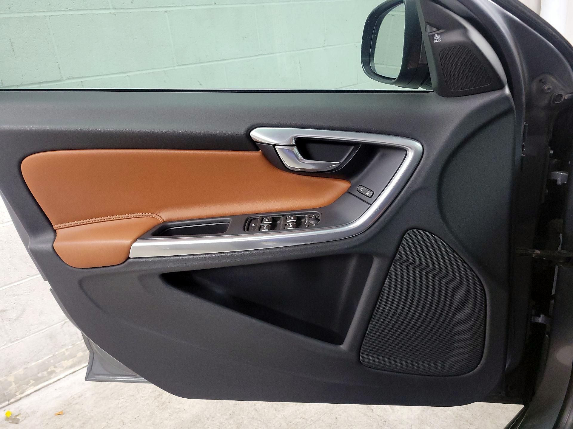 Thumbnail: 2017 Volvo S60 - 12