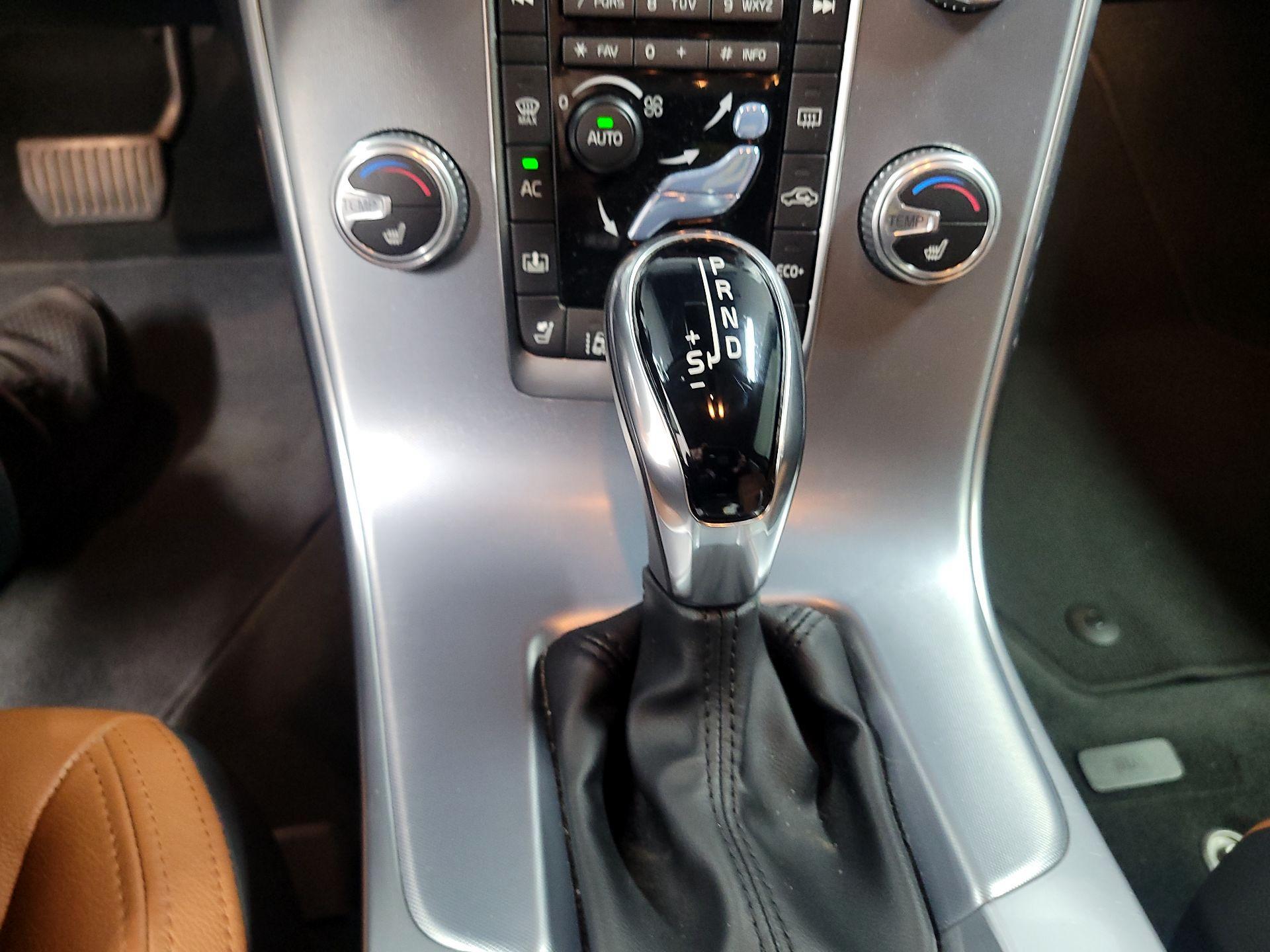 Thumbnail: 2017 Volvo S60 - 17