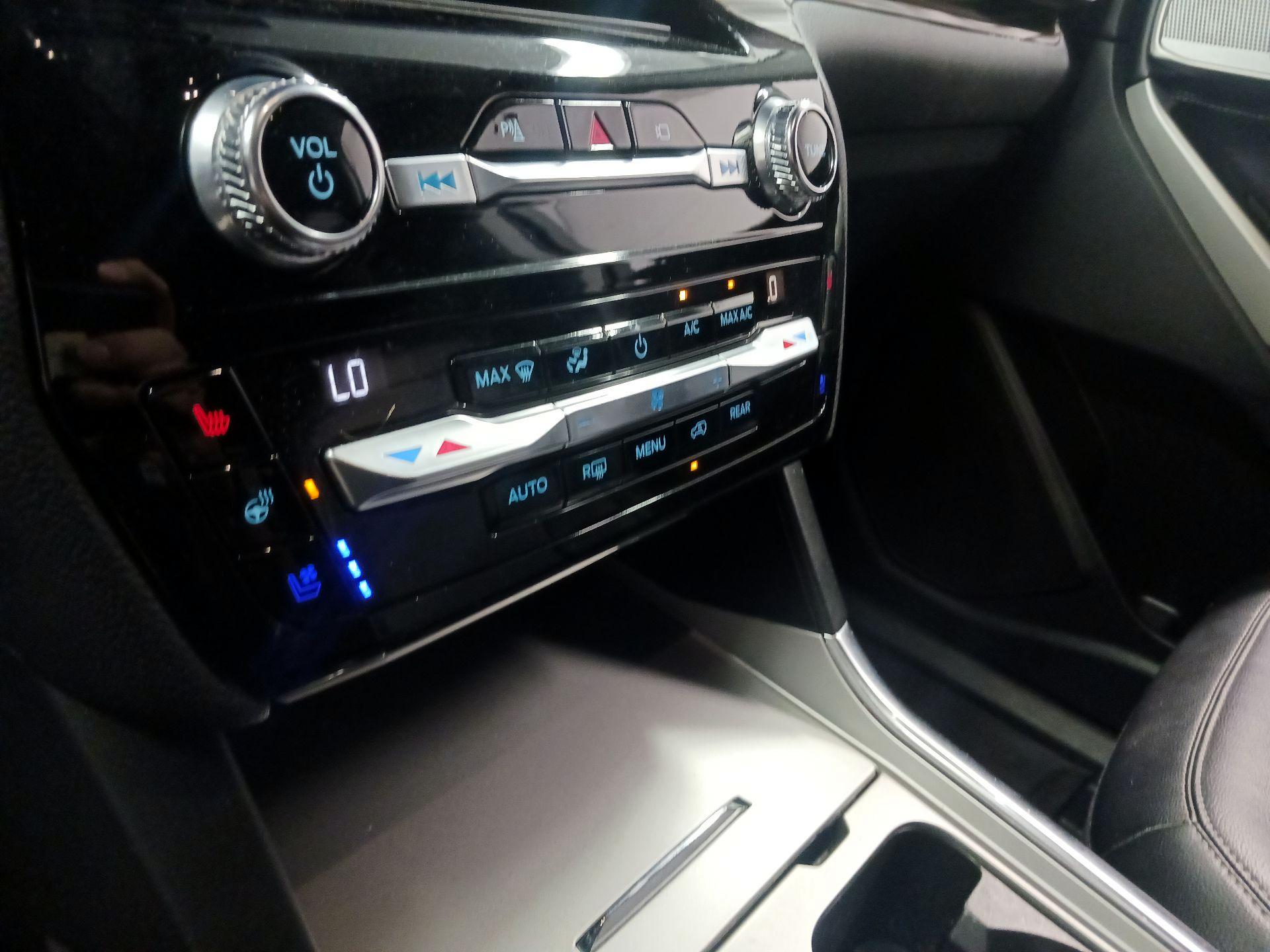 Thumbnail: 2021 Ford Explorer - 14