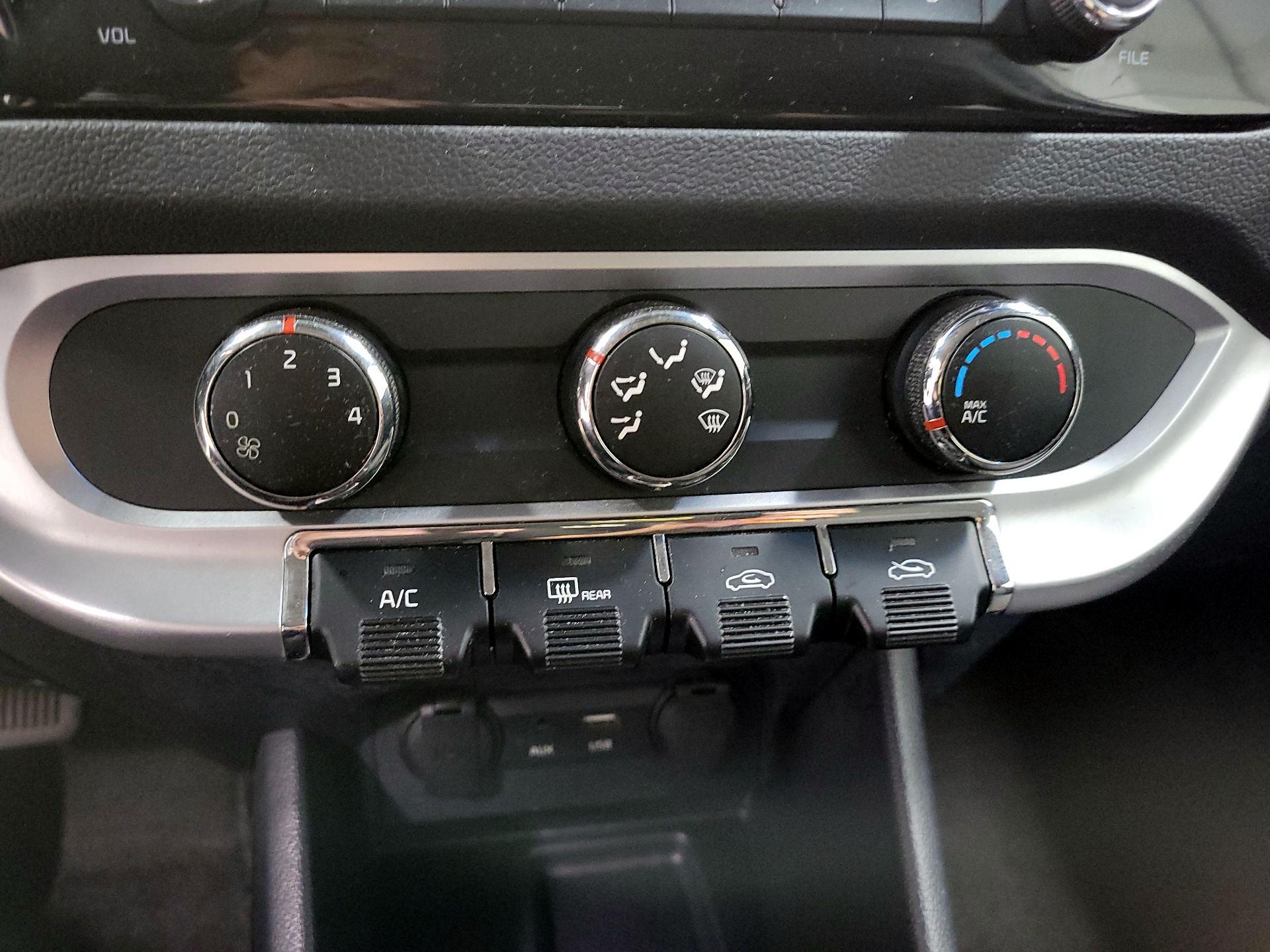 Thumbnail: 2016 Kia Rio5 - 15