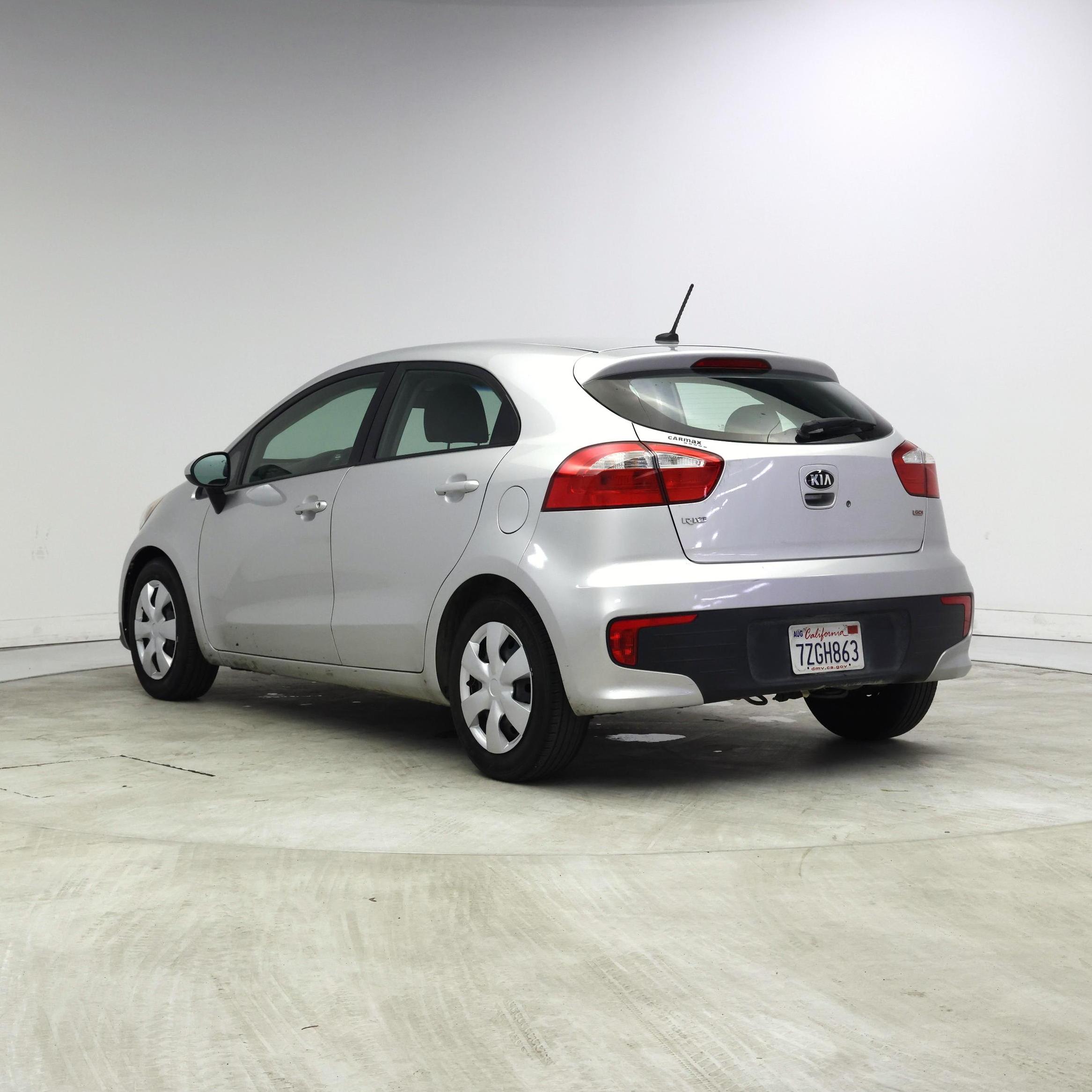 Thumbnail: 2016 Kia Rio5 - 2