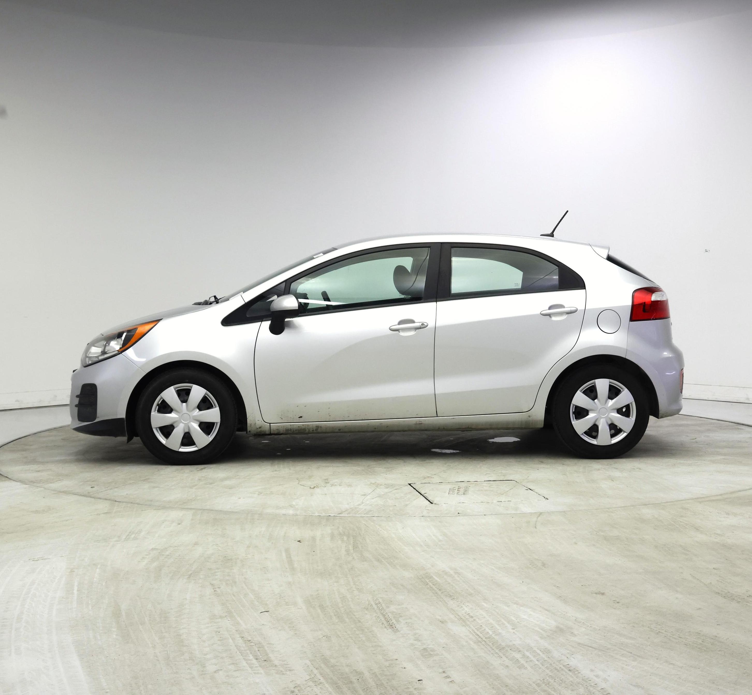 Thumbnail: 2016 Kia Rio5 - 3