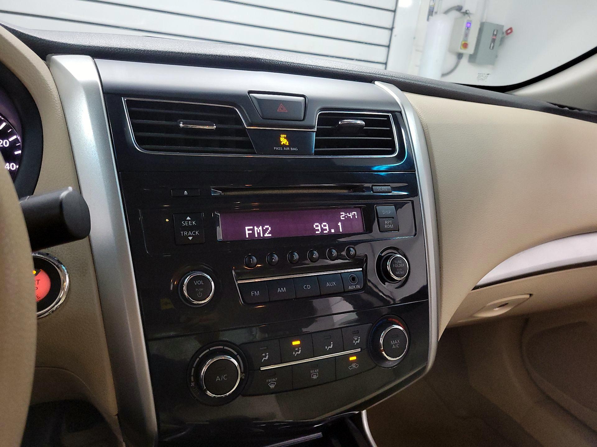 Thumbnail: 2014 Nissan Altima - 13