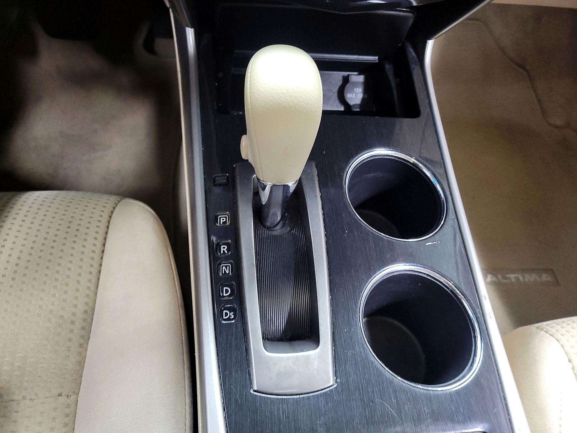 Thumbnail: 2014 Nissan Altima - 15