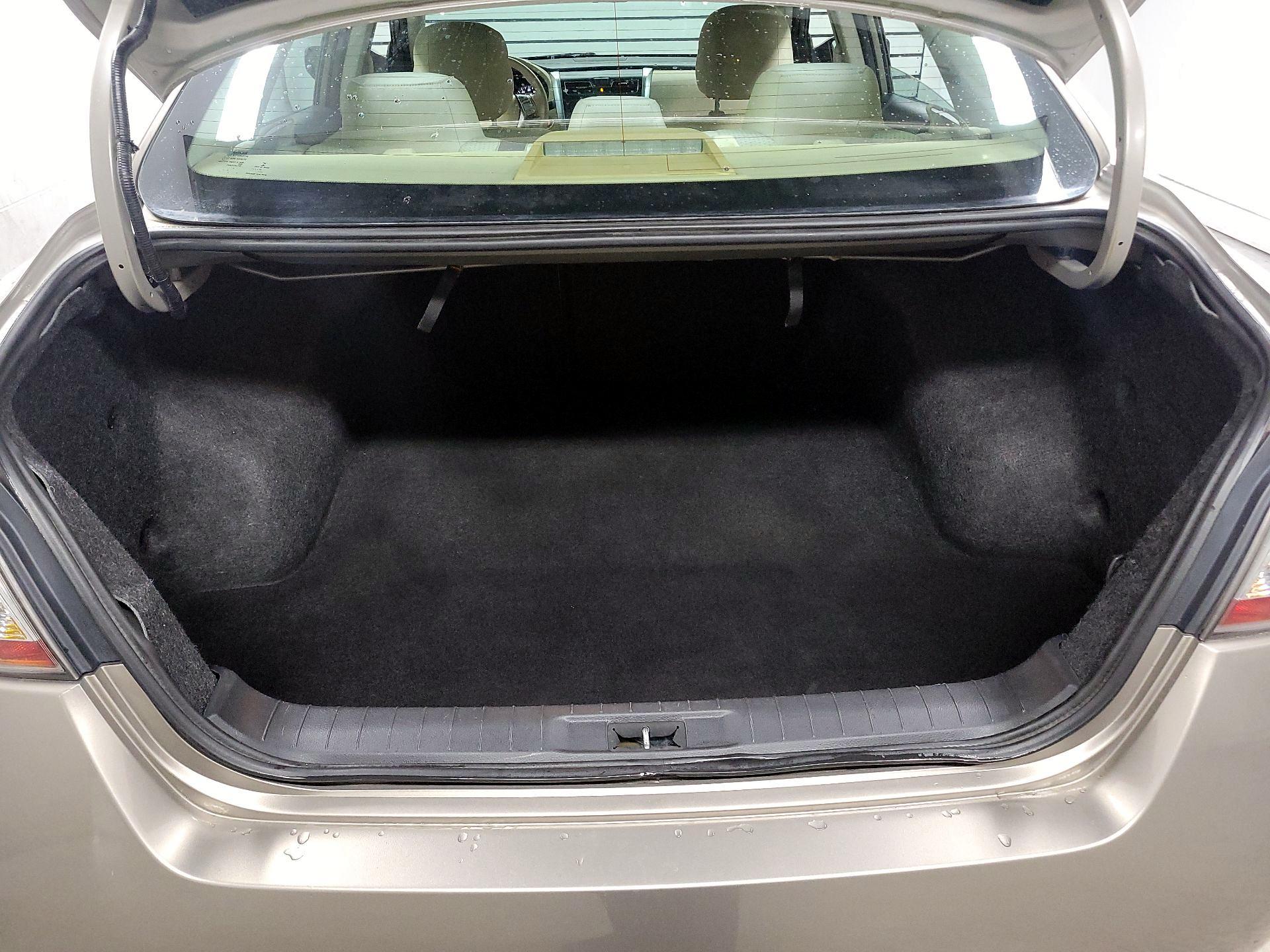 Thumbnail: 2014 Nissan Altima - 16