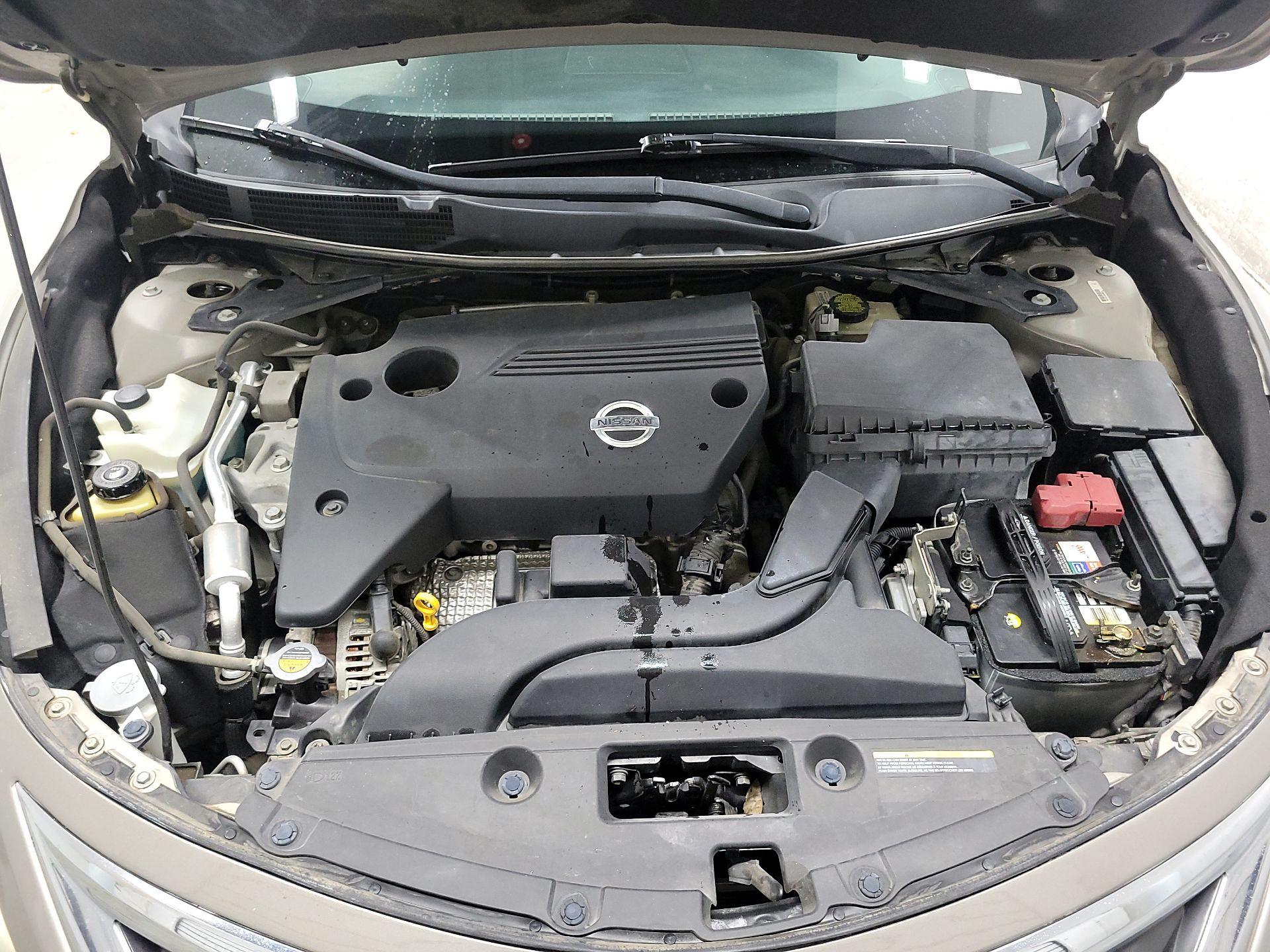 Thumbnail: 2014 Nissan Altima - 17