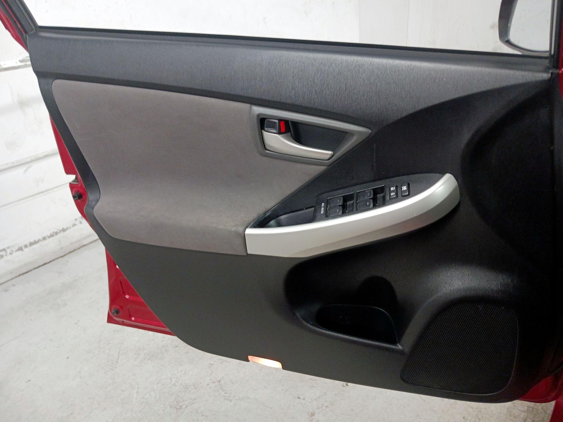 Thumbnail: 2015 Toyota Prius - 12