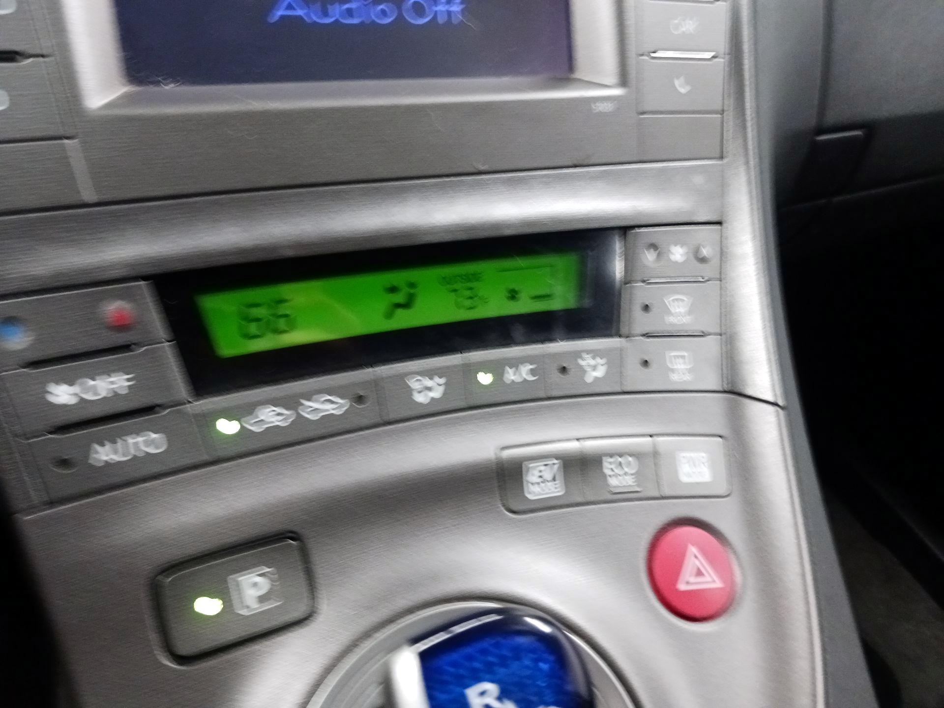 Thumbnail: 2015 Toyota Prius - 14