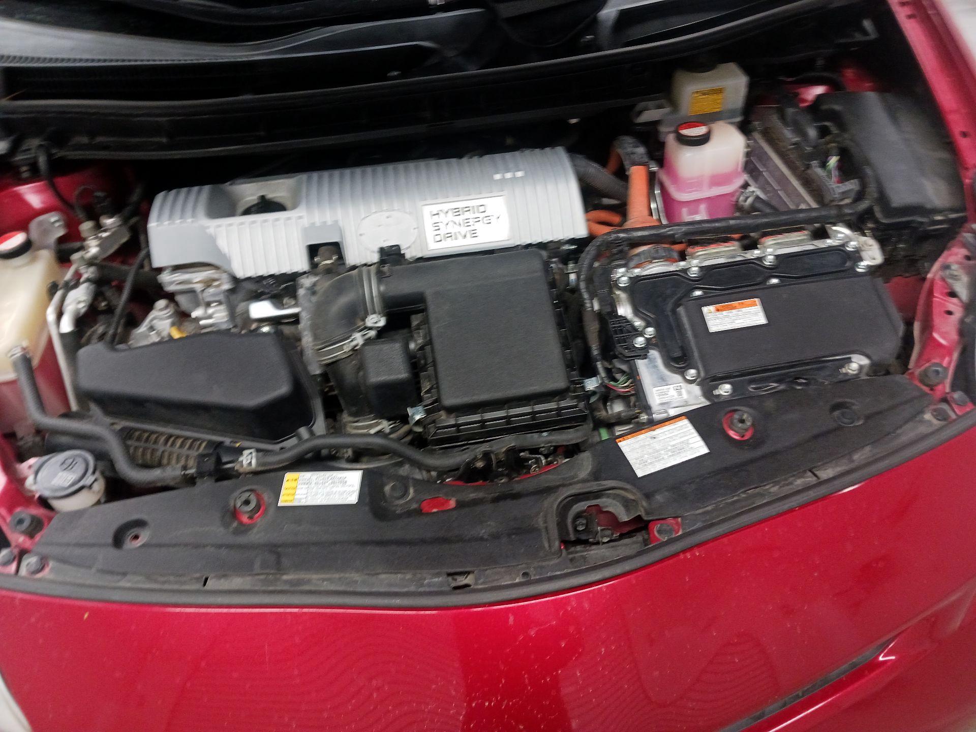 Thumbnail: 2015 Toyota Prius - 17