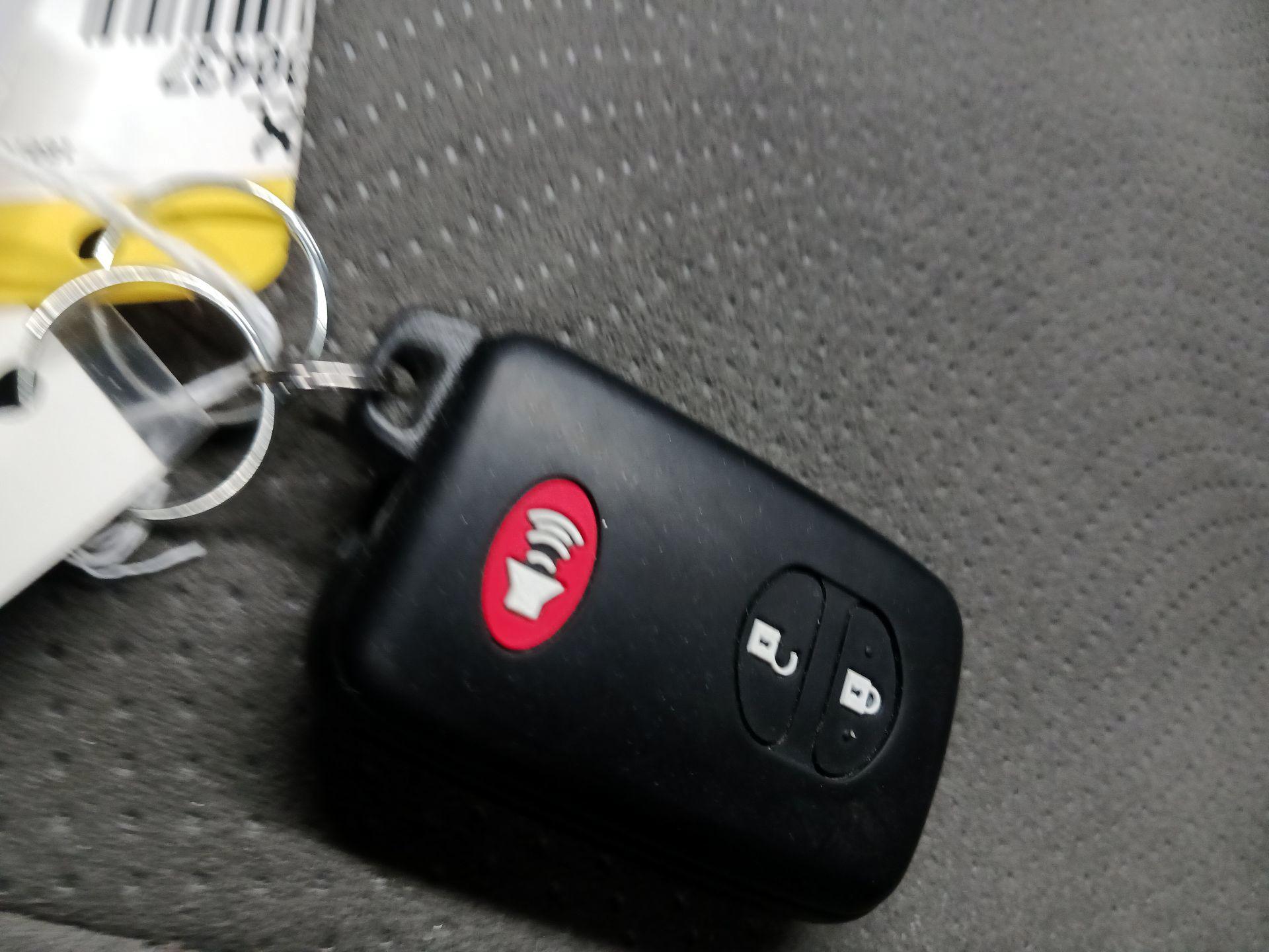 Thumbnail: 2015 Toyota Prius - 18