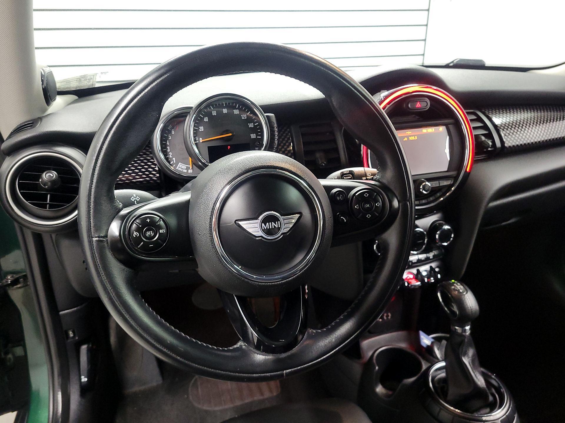 Thumbnail: 2015 MINI Cooper Hardtop - 10