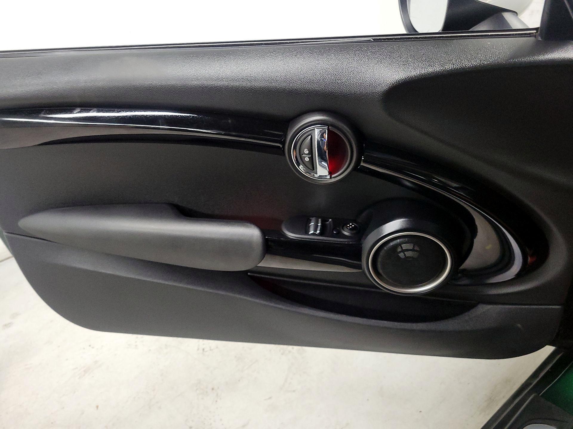 Thumbnail: 2015 MINI Cooper Hardtop - 12