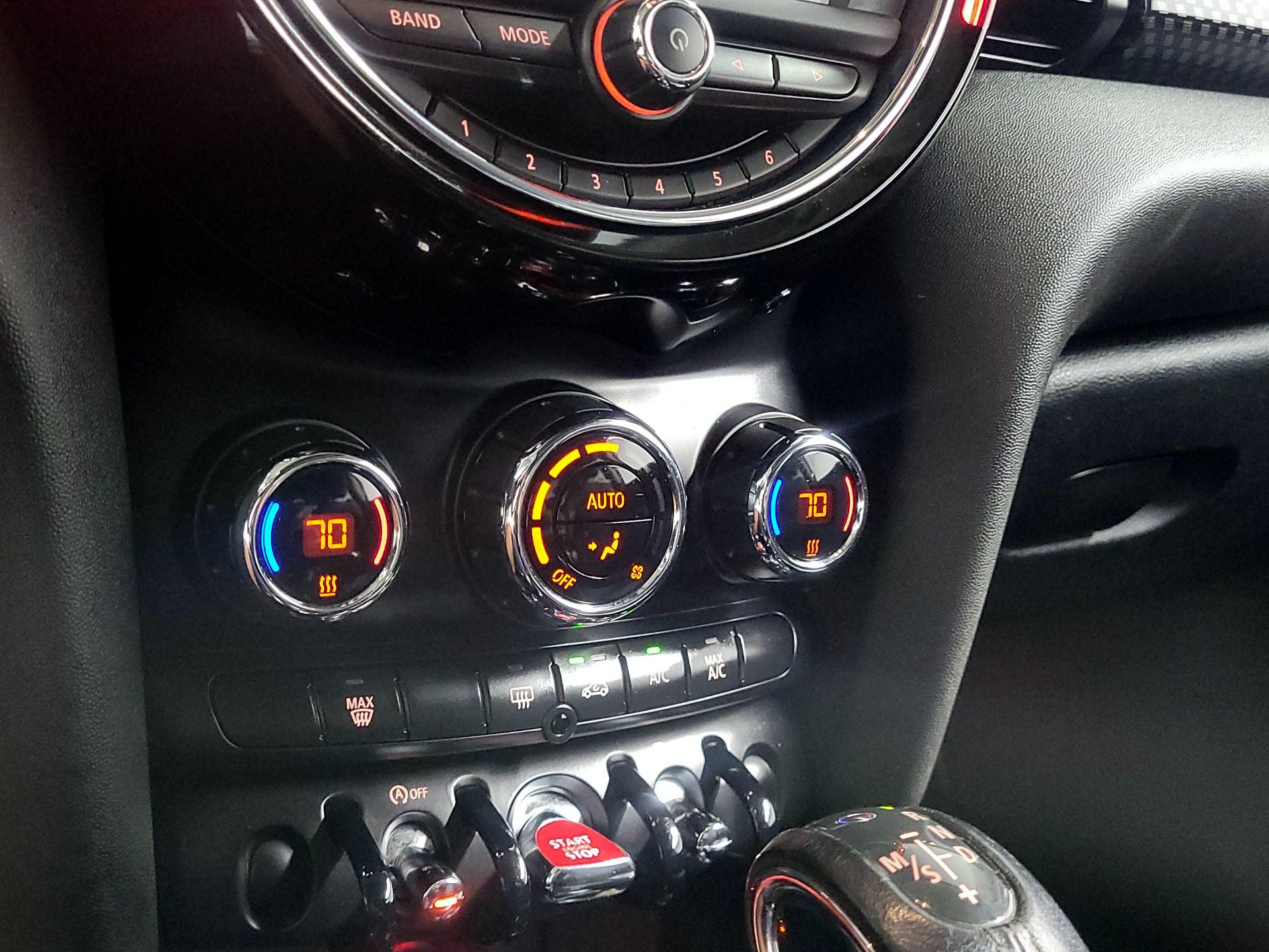 Thumbnail: 2015 MINI Cooper Hardtop - 14