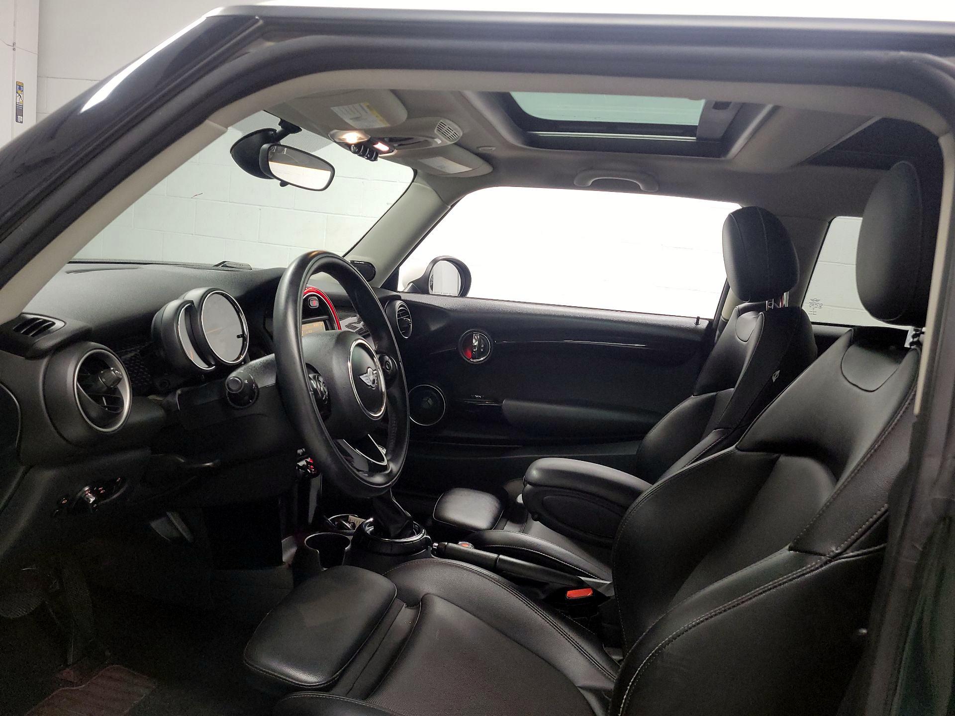 Thumbnail: 2015 MINI Cooper Hardtop - 16