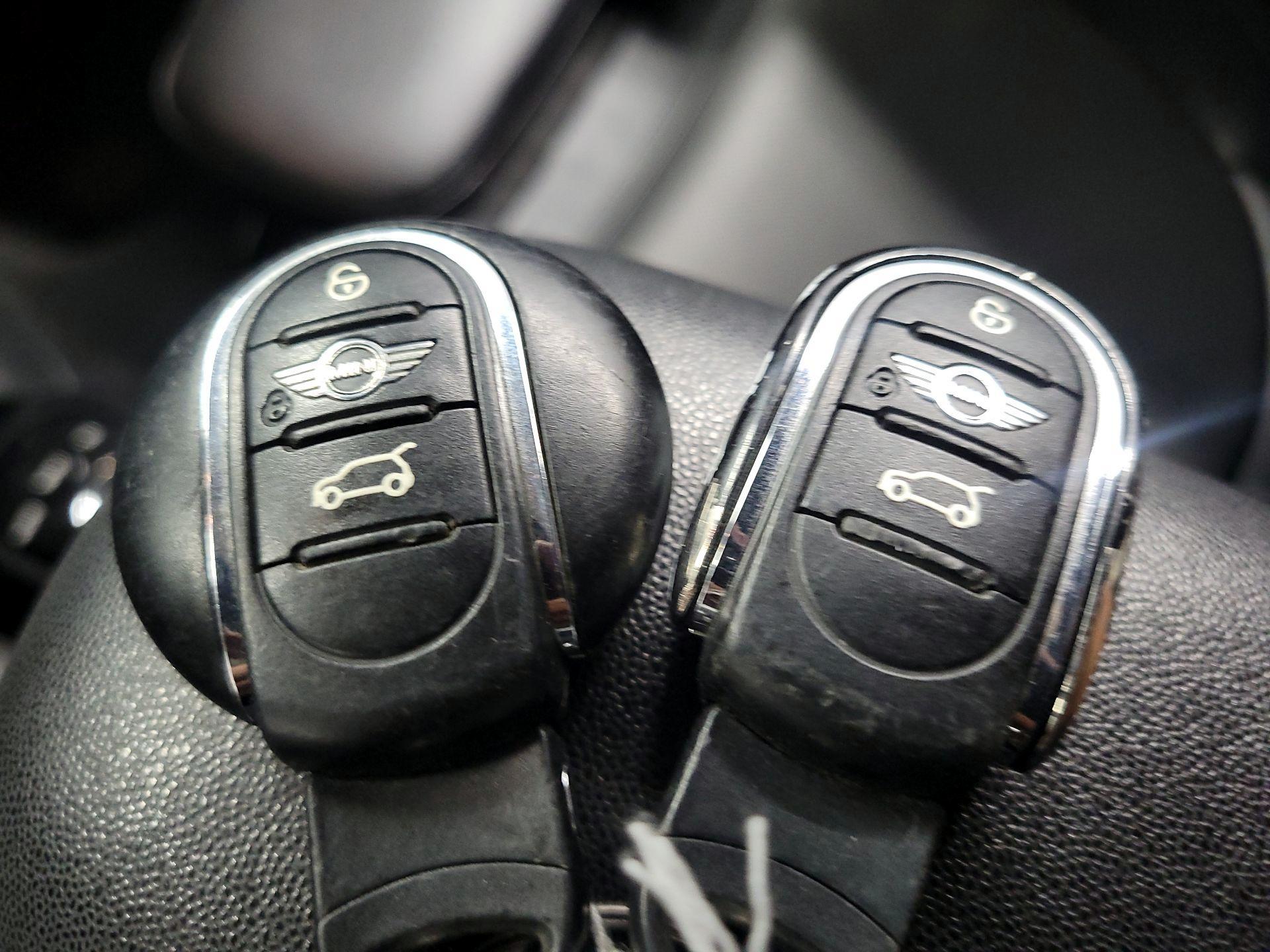 Thumbnail: 2015 MINI Cooper Hardtop - 18