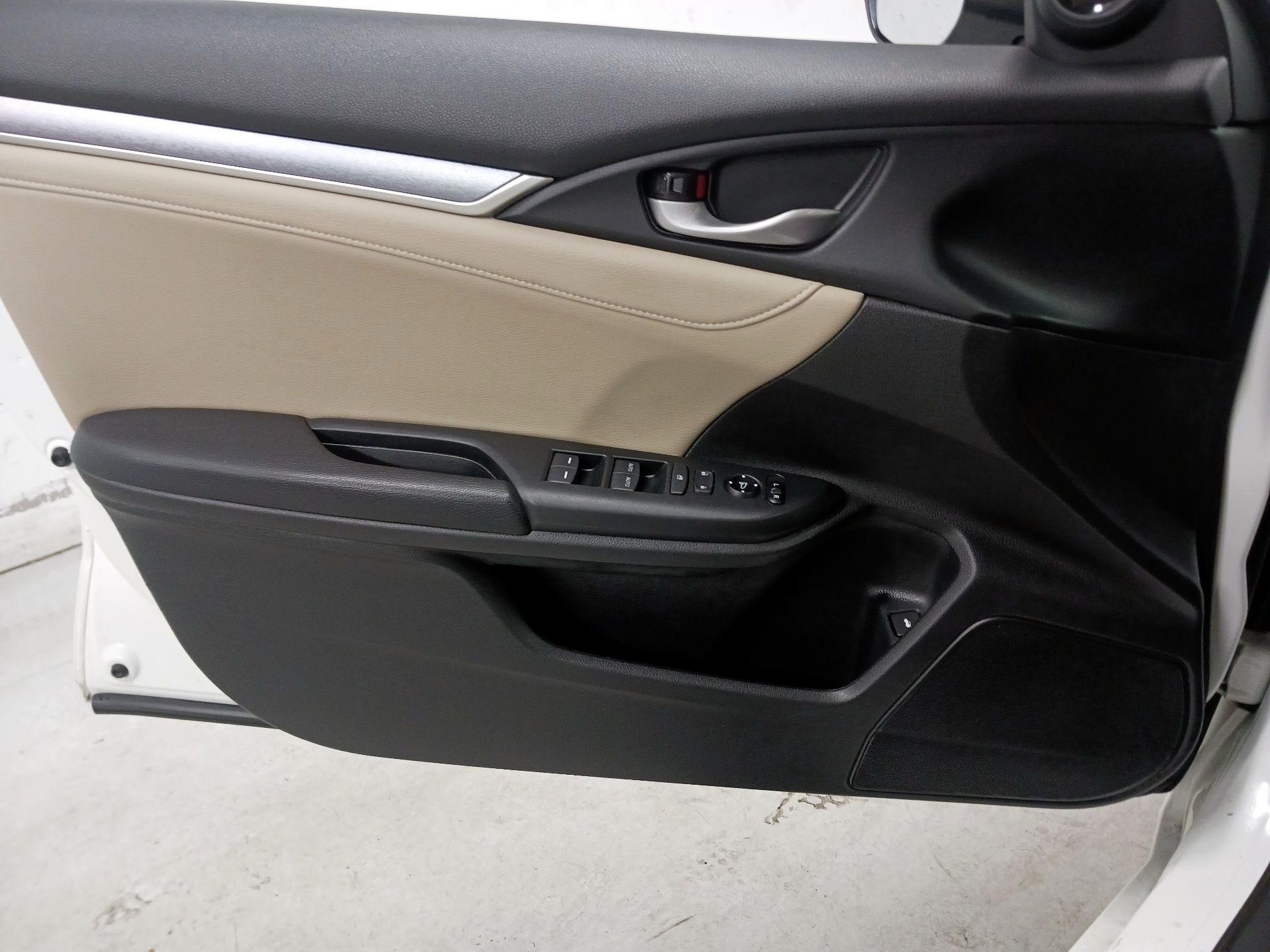 Thumbnail: 2016 Honda Civic - 12