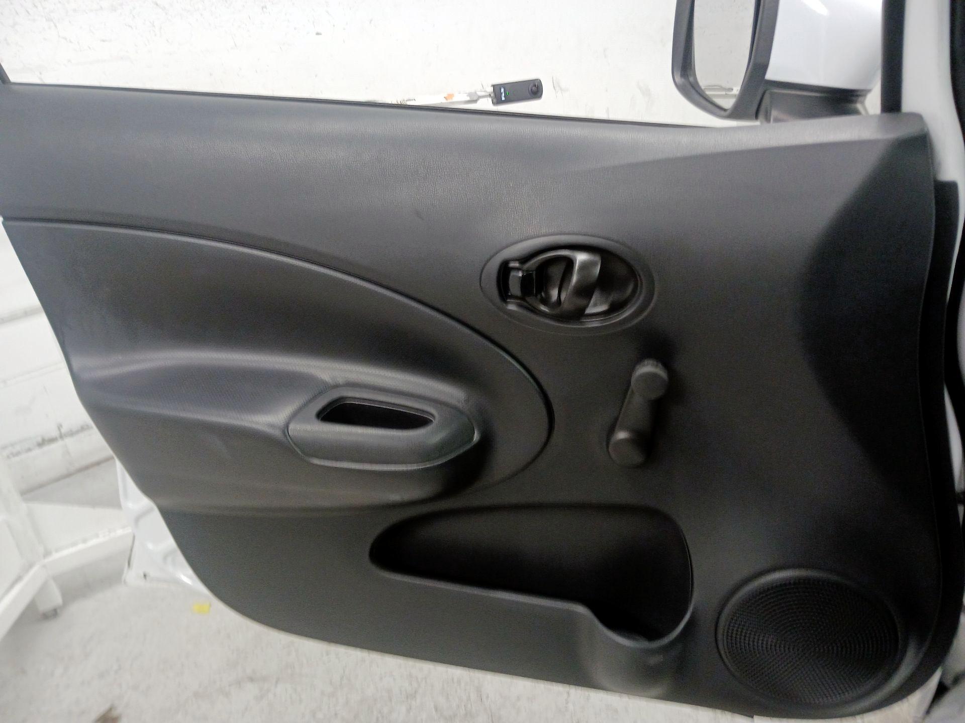 Thumbnail: 2016 Nissan Versa Note - 12