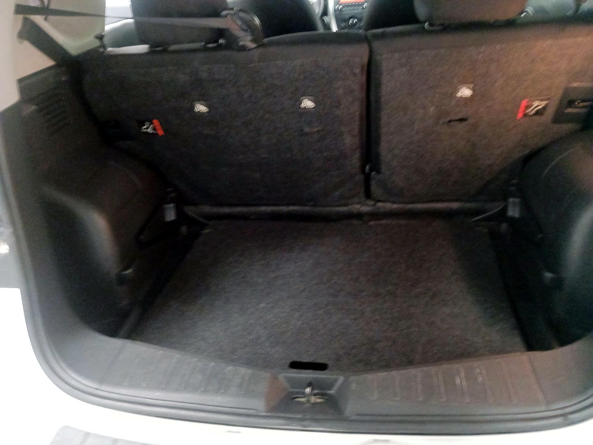 Thumbnail: 2016 Nissan Versa Note - 16