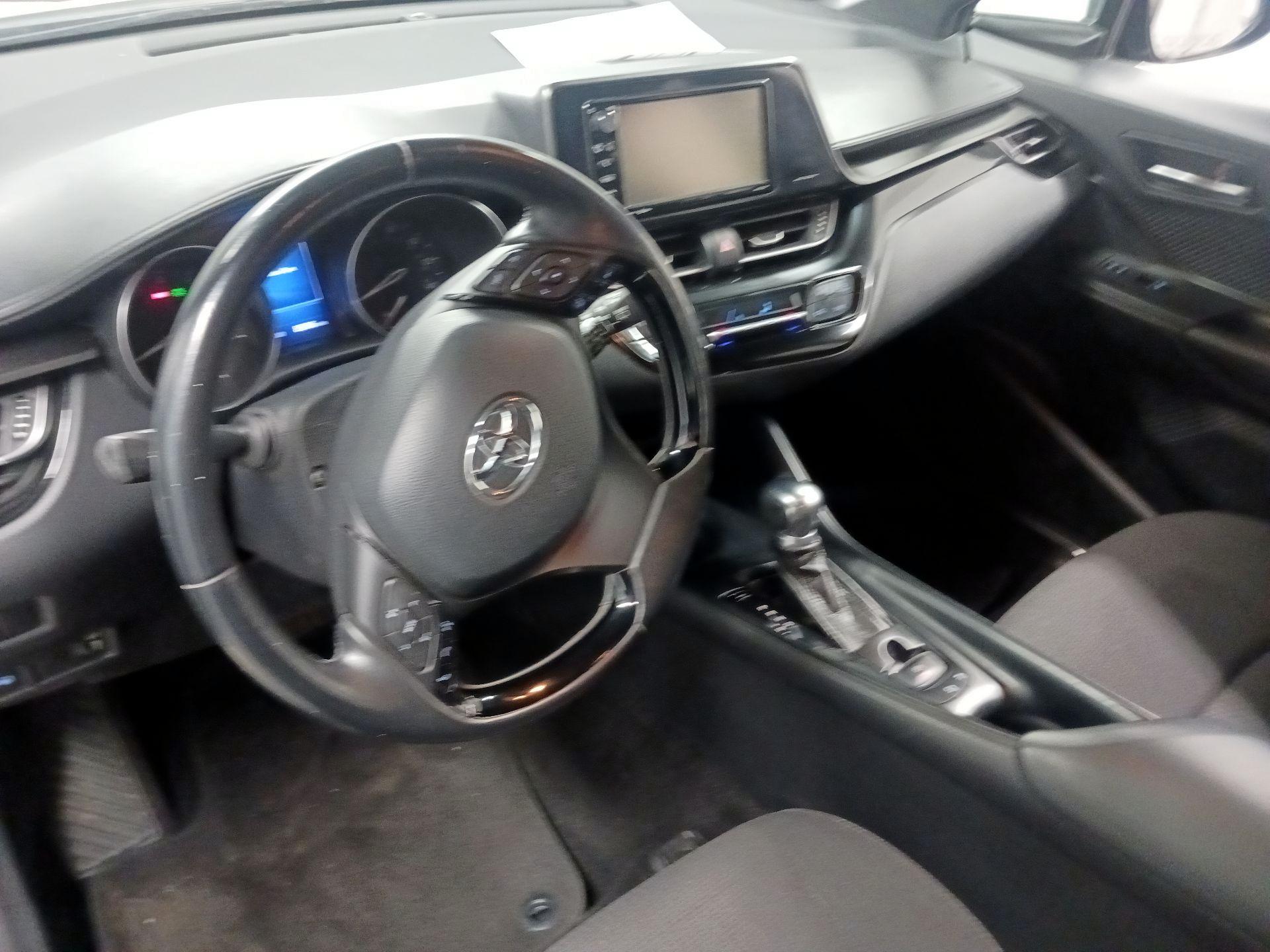Thumbnail: 2018 Toyota C-HR - 9