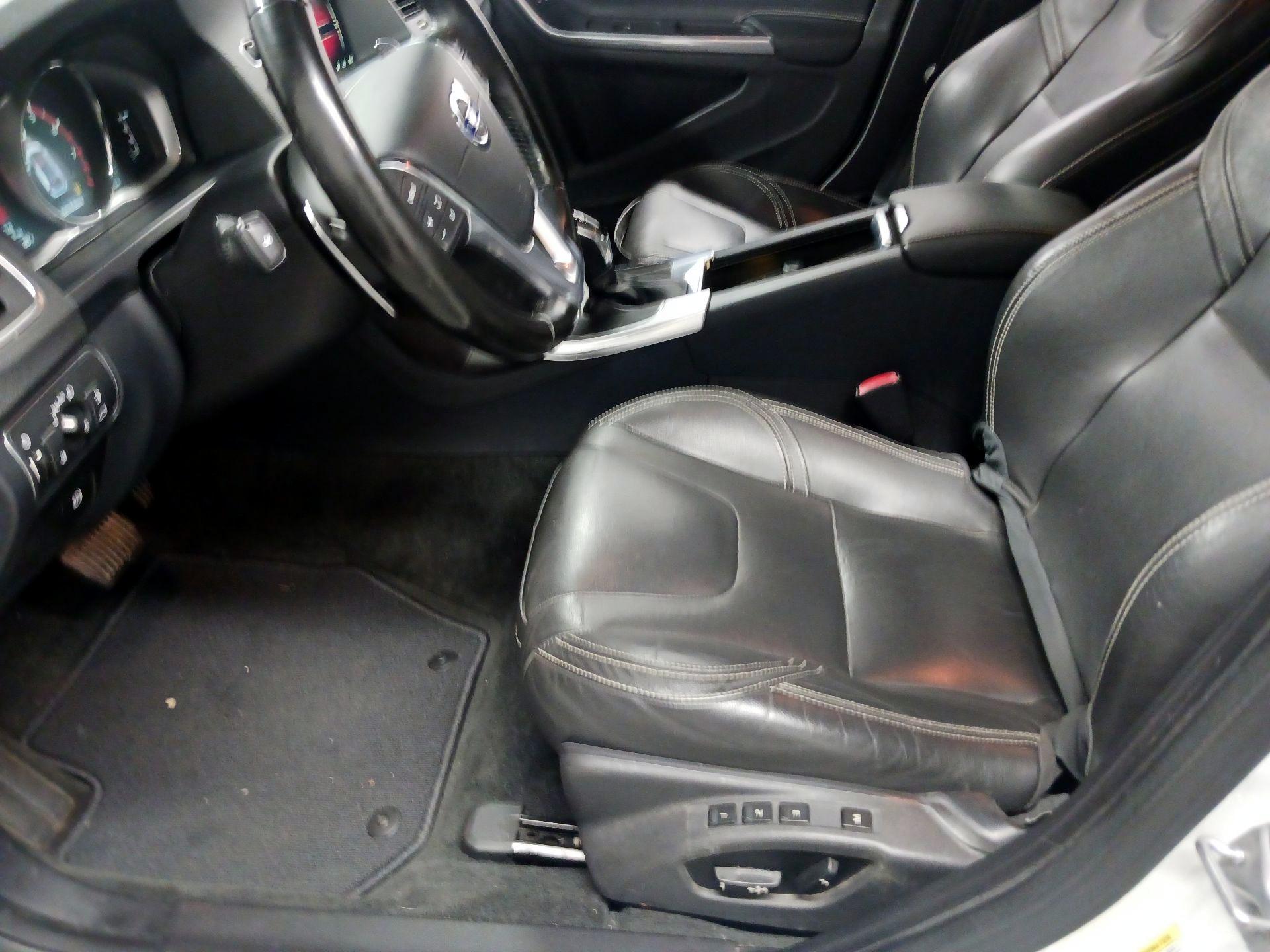 Thumbnail: 2016 Volvo V60 - 11