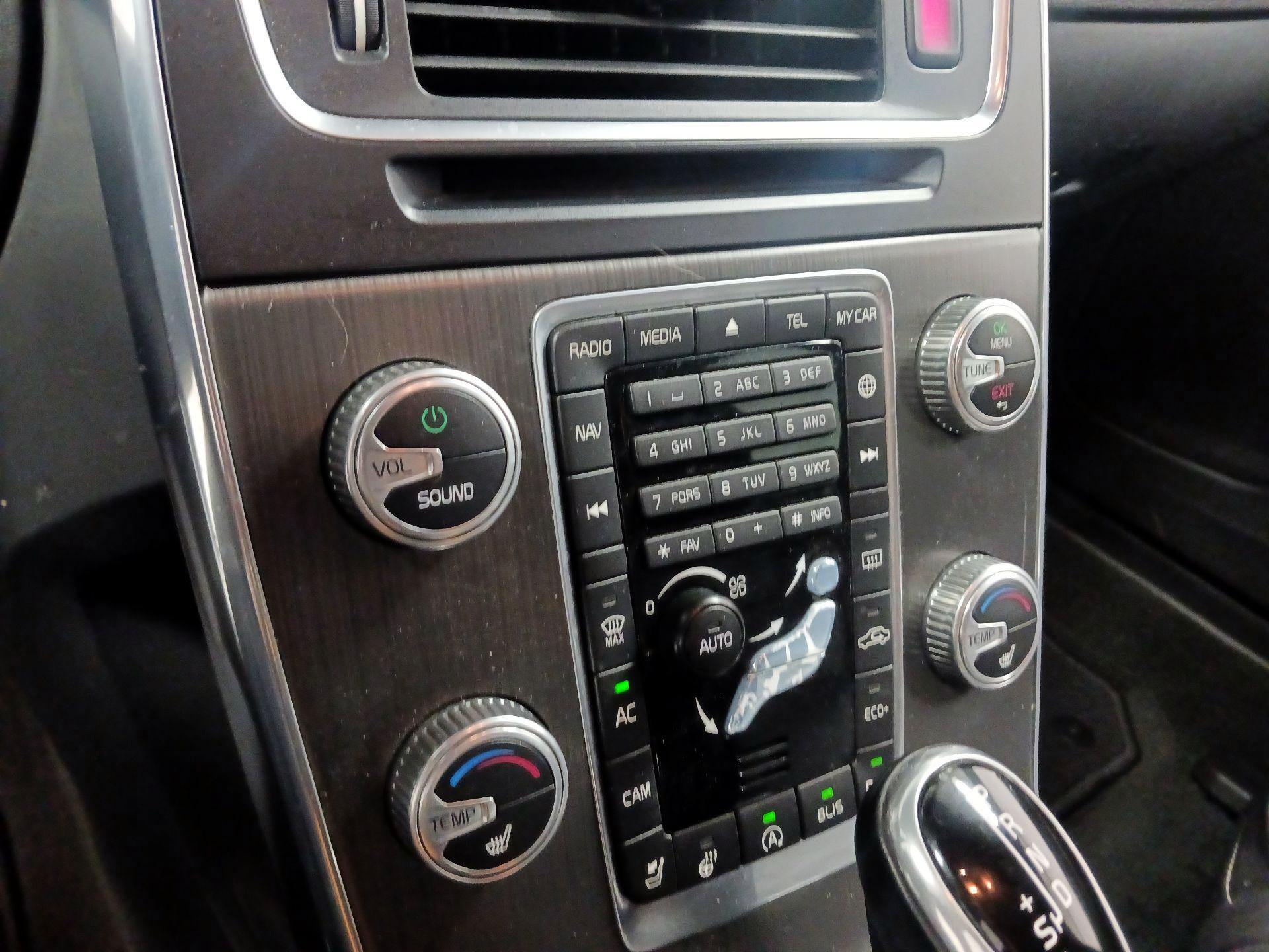 Thumbnail: 2016 Volvo V60 - 14