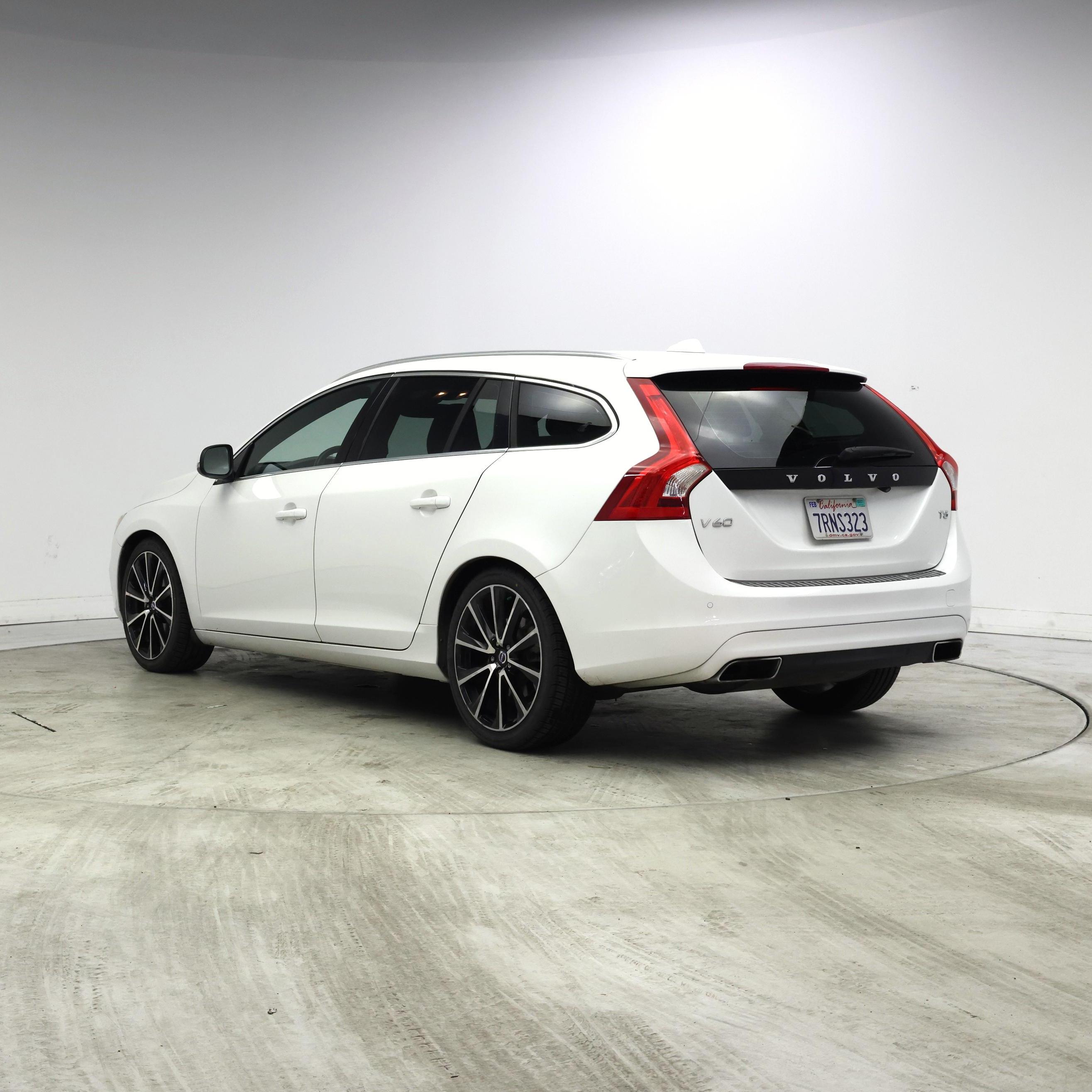 Thumbnail: 2016 Volvo V60 - 2