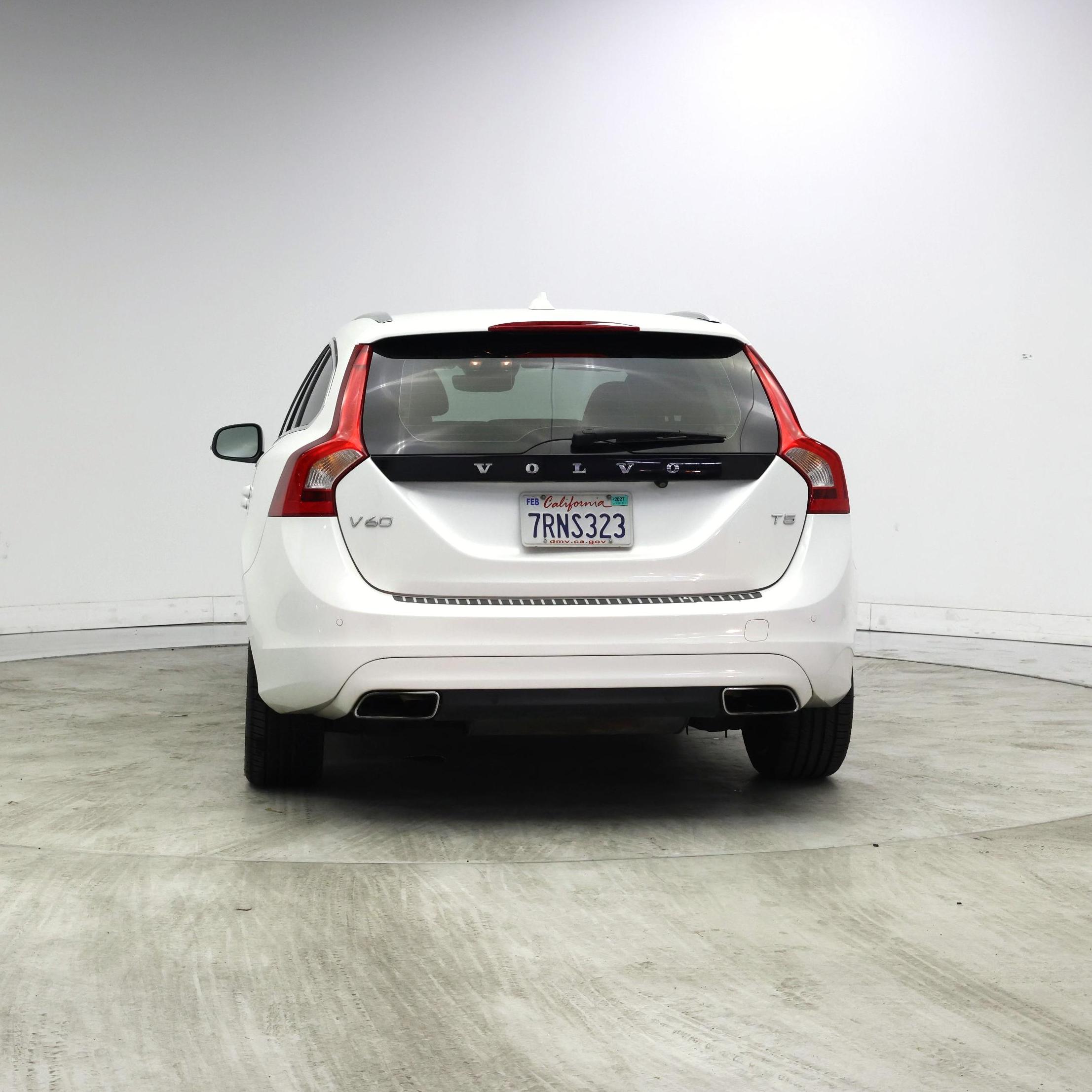 Thumbnail: 2016 Volvo V60 - 6