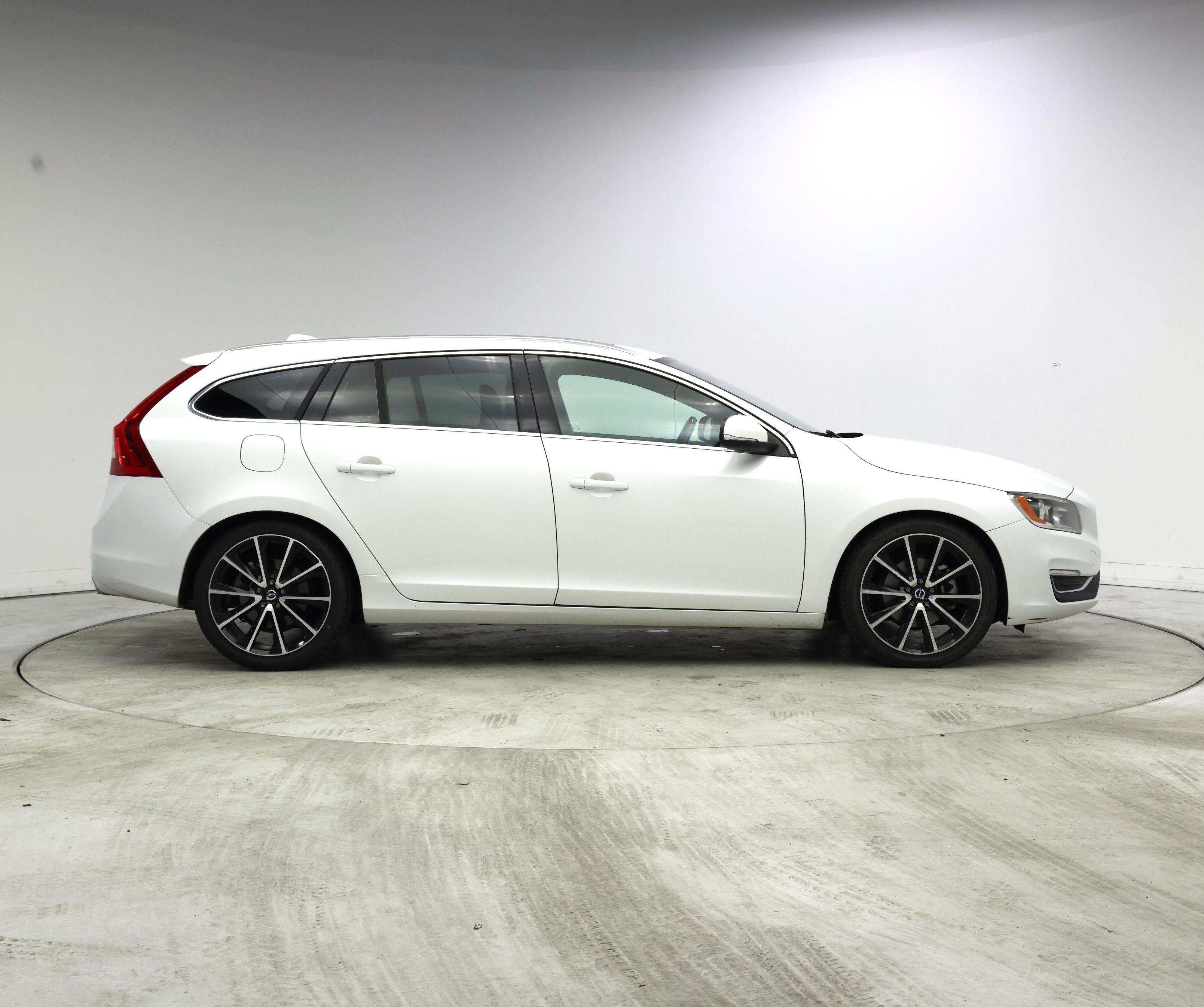 Thumbnail: 2016 Volvo V60 - 7