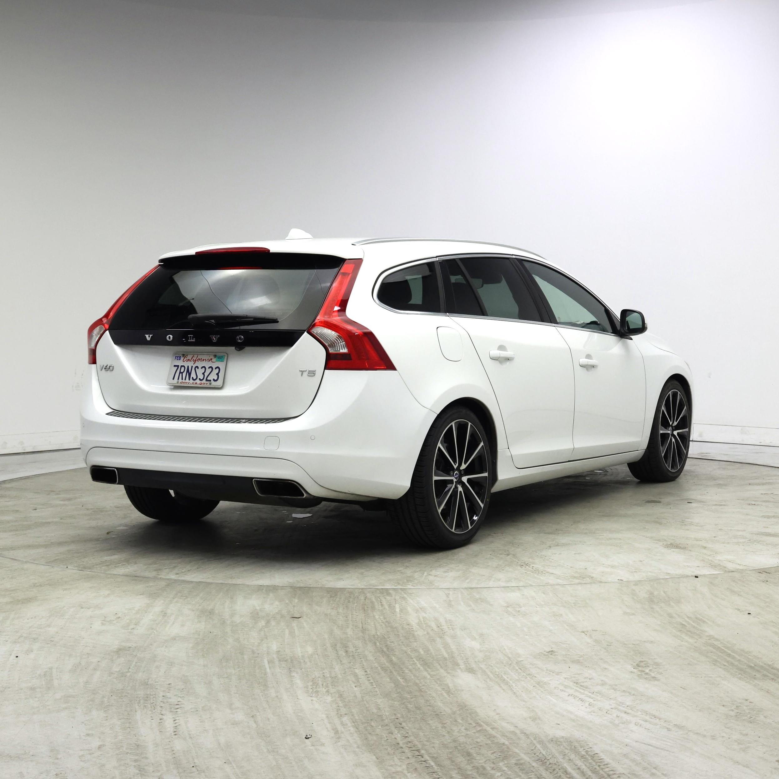Thumbnail: 2016 Volvo V60 - 8