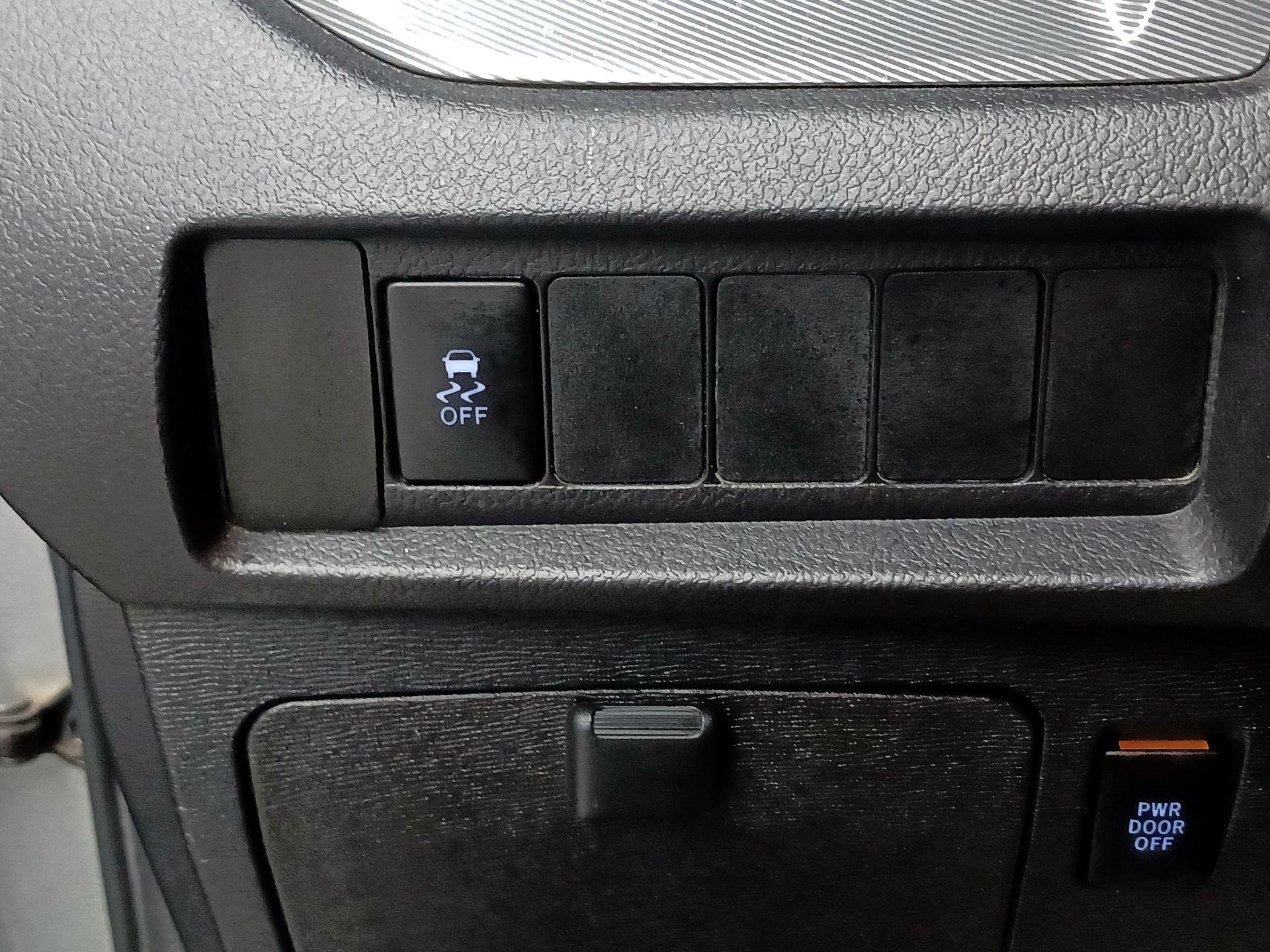 Thumbnail: 2019 Toyota Sienna - 13