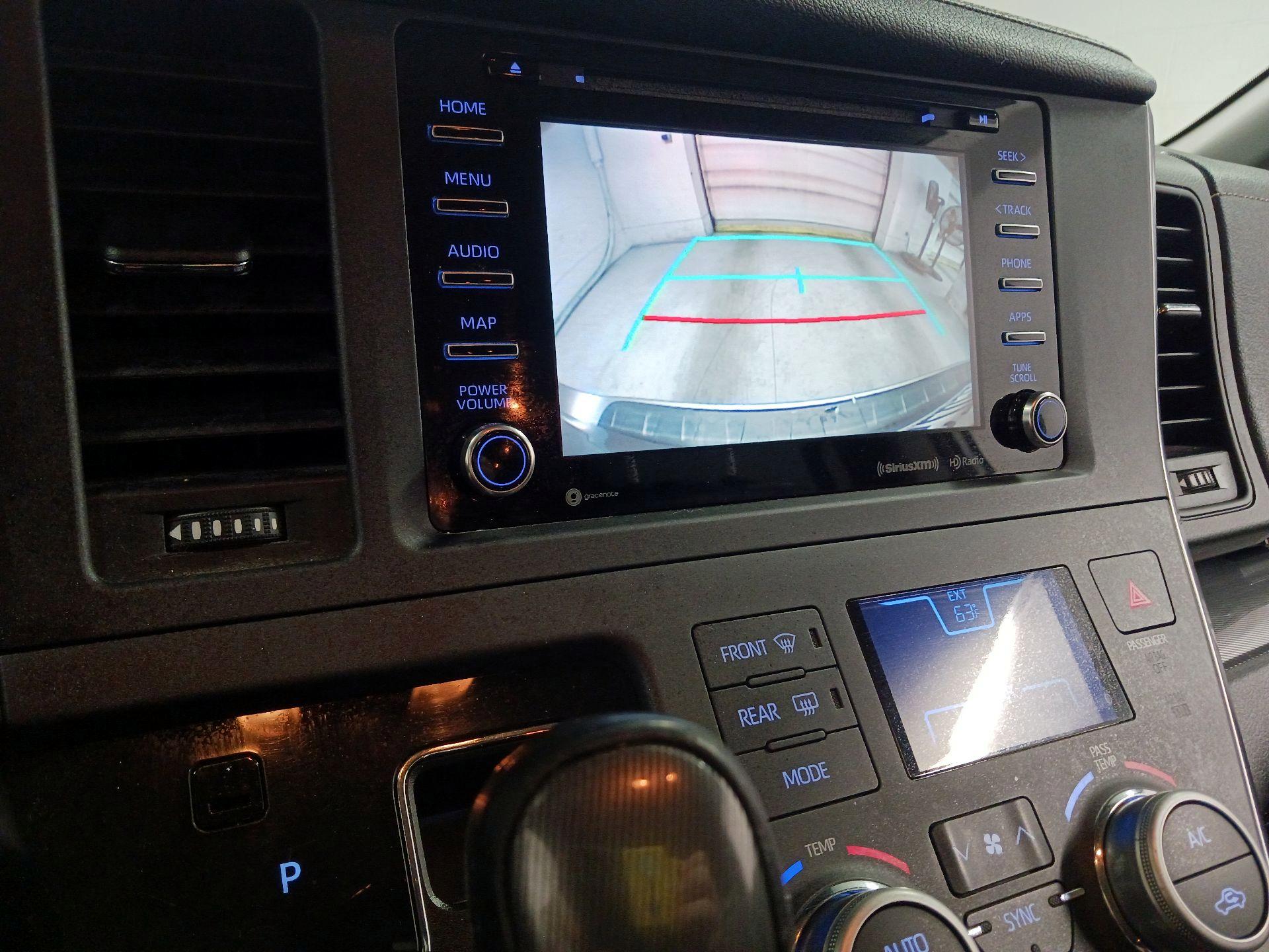 Thumbnail: 2019 Toyota Sienna - 14