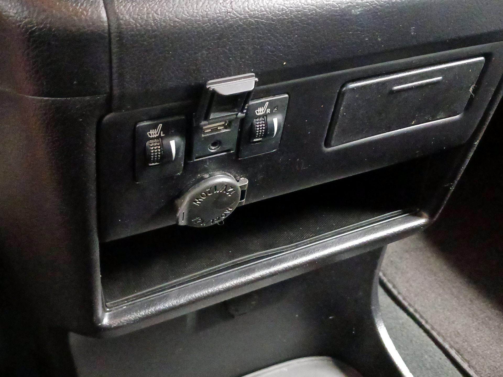 Thumbnail: 2019 Toyota Sienna - 18