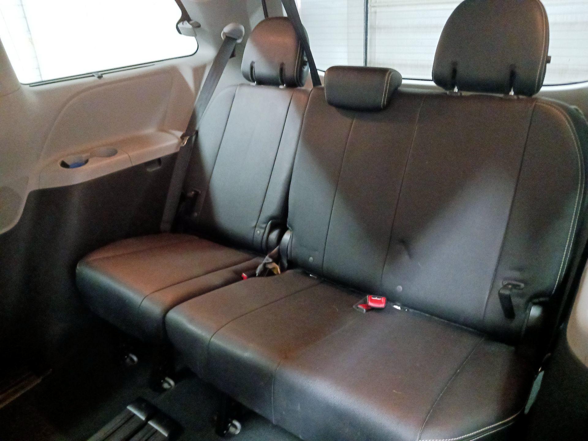 Thumbnail: 2019 Toyota Sienna - 20