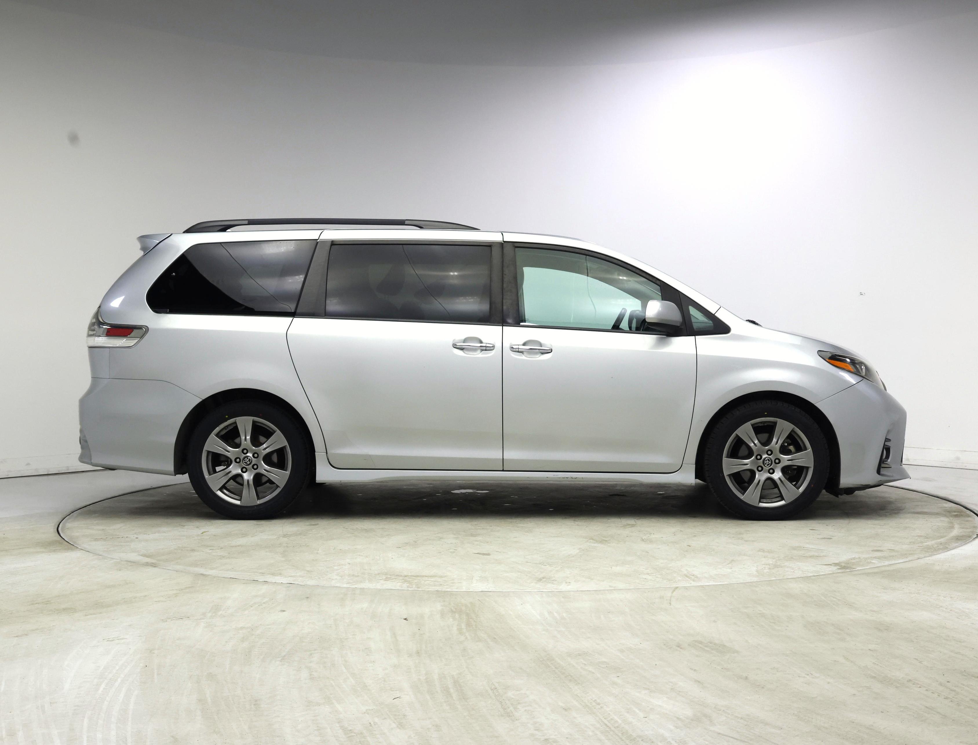 Thumbnail: 2019 Toyota Sienna - 7