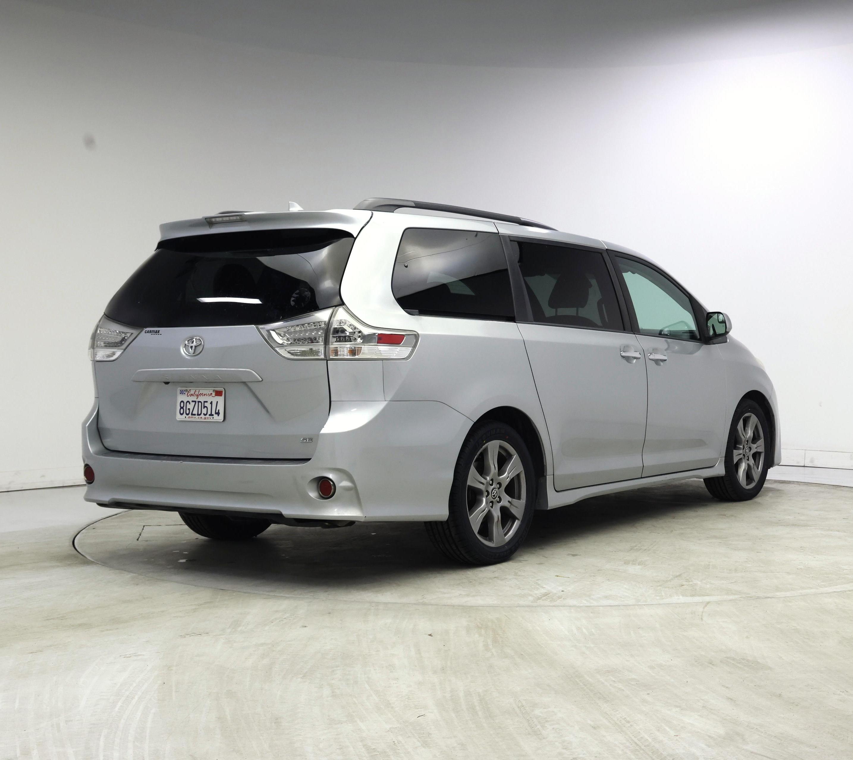 Thumbnail: 2019 Toyota Sienna - 8