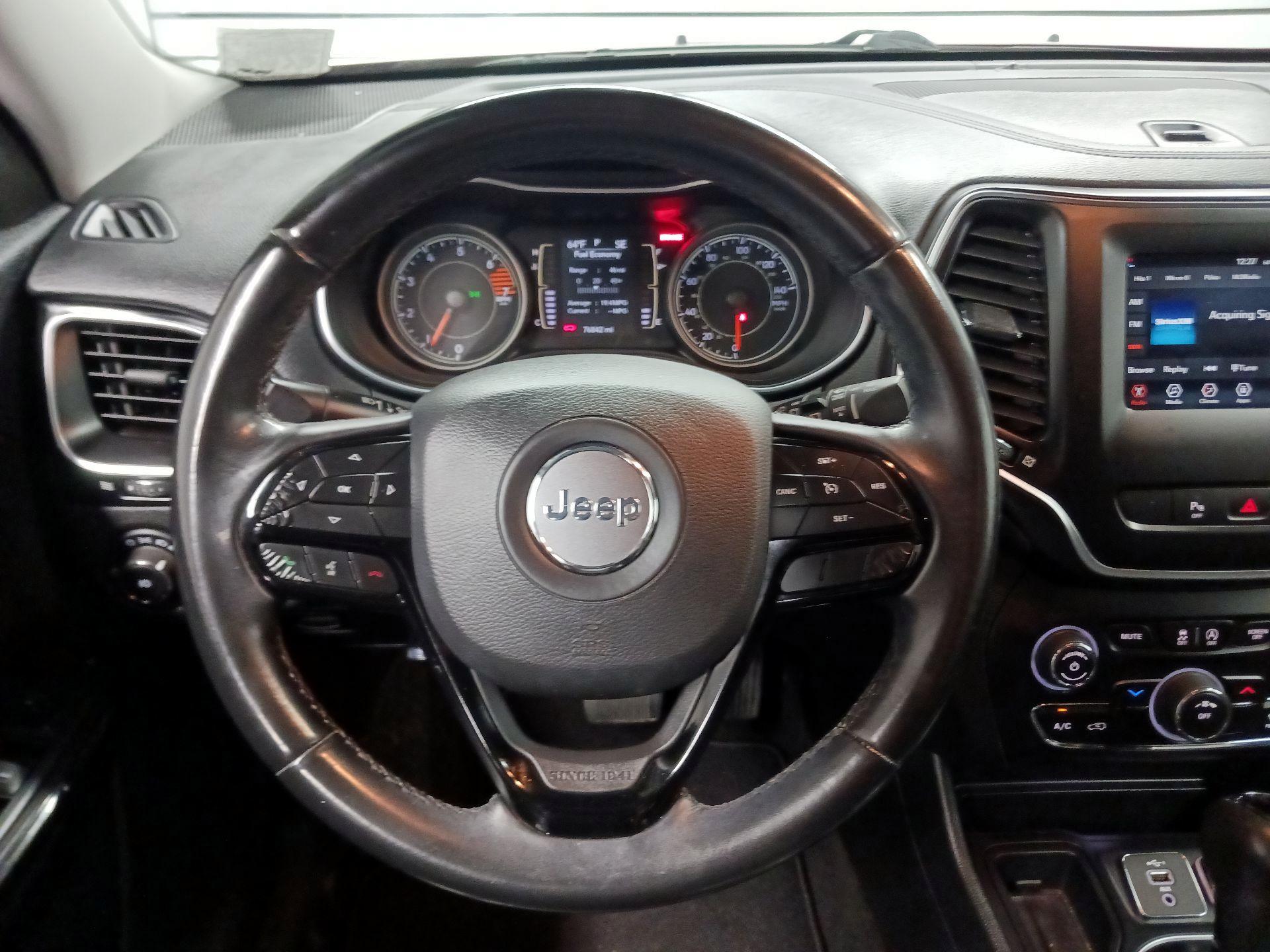 Thumbnail: 2019 Jeep Cherokee - 10