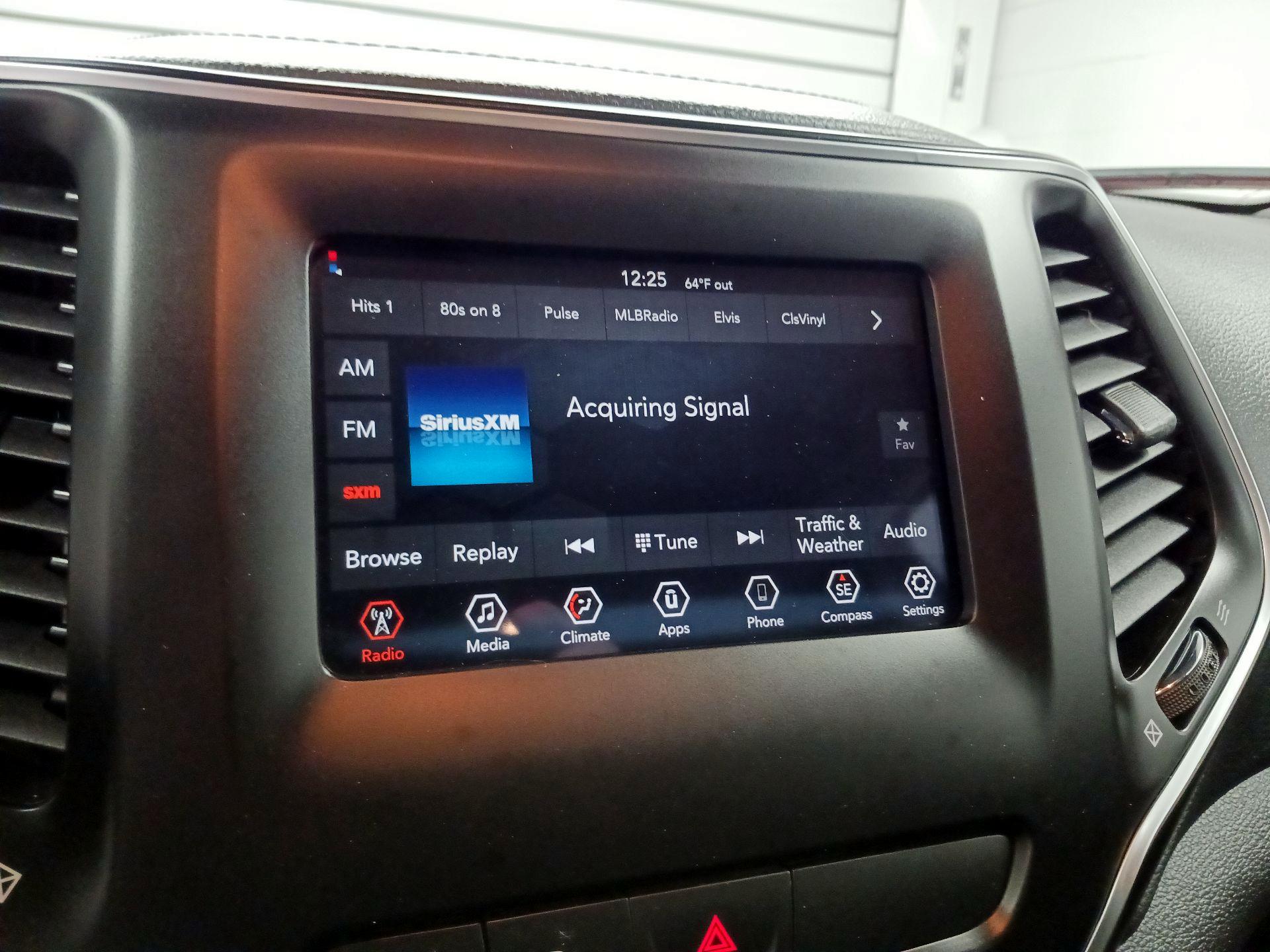 Thumbnail: 2019 Jeep Cherokee - 13
