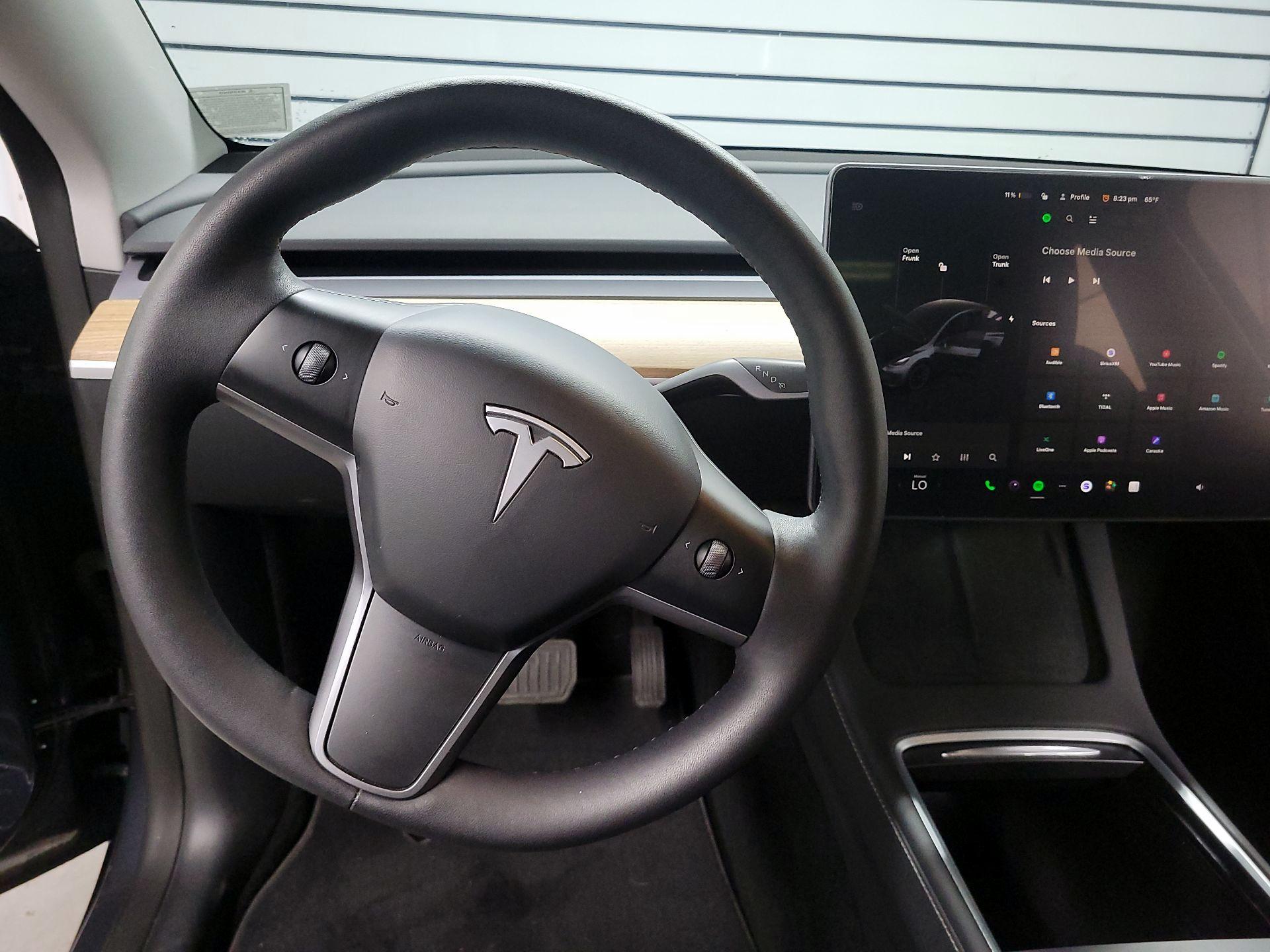 Thumbnail: 2023 Tesla Model Y - 10