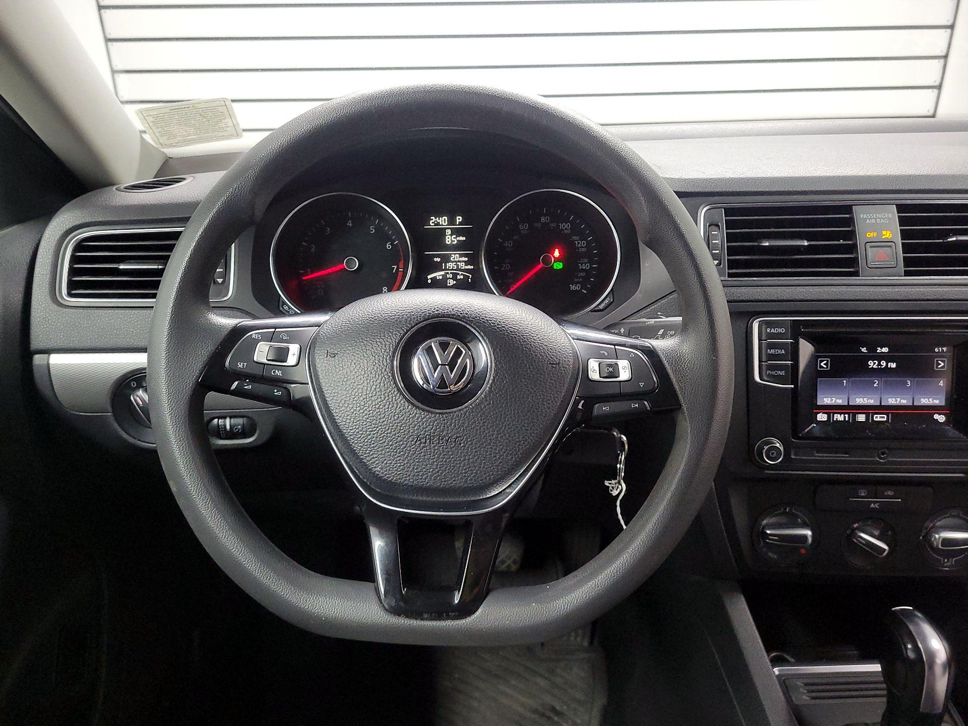 Thumbnail: 2017 Volkswagen Jetta - 10