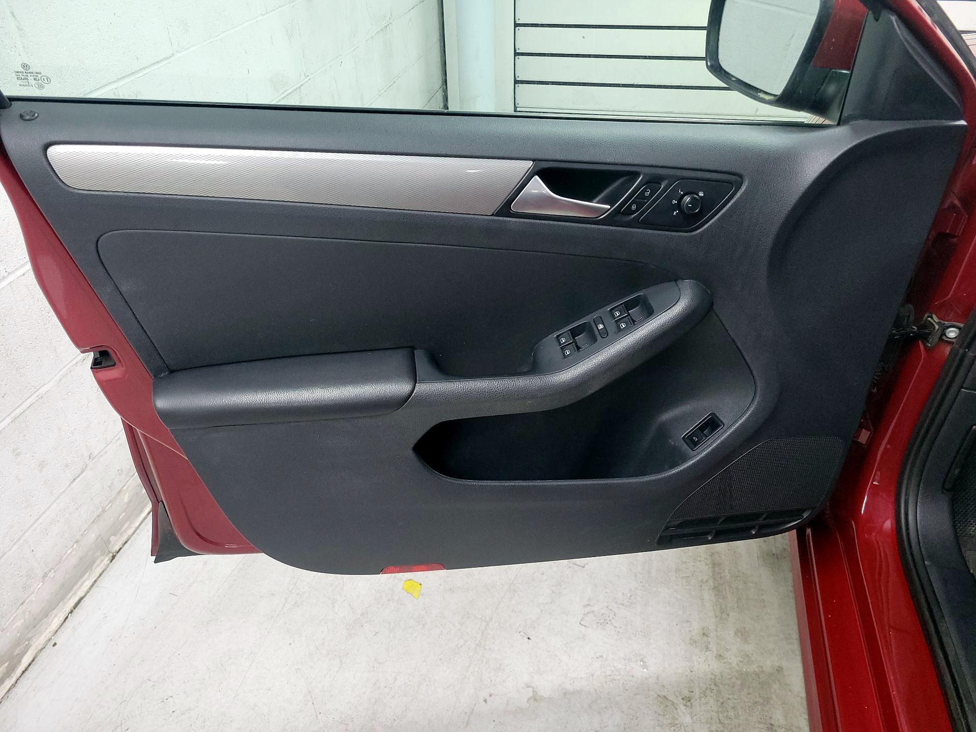 Thumbnail: 2017 Volkswagen Jetta - 12