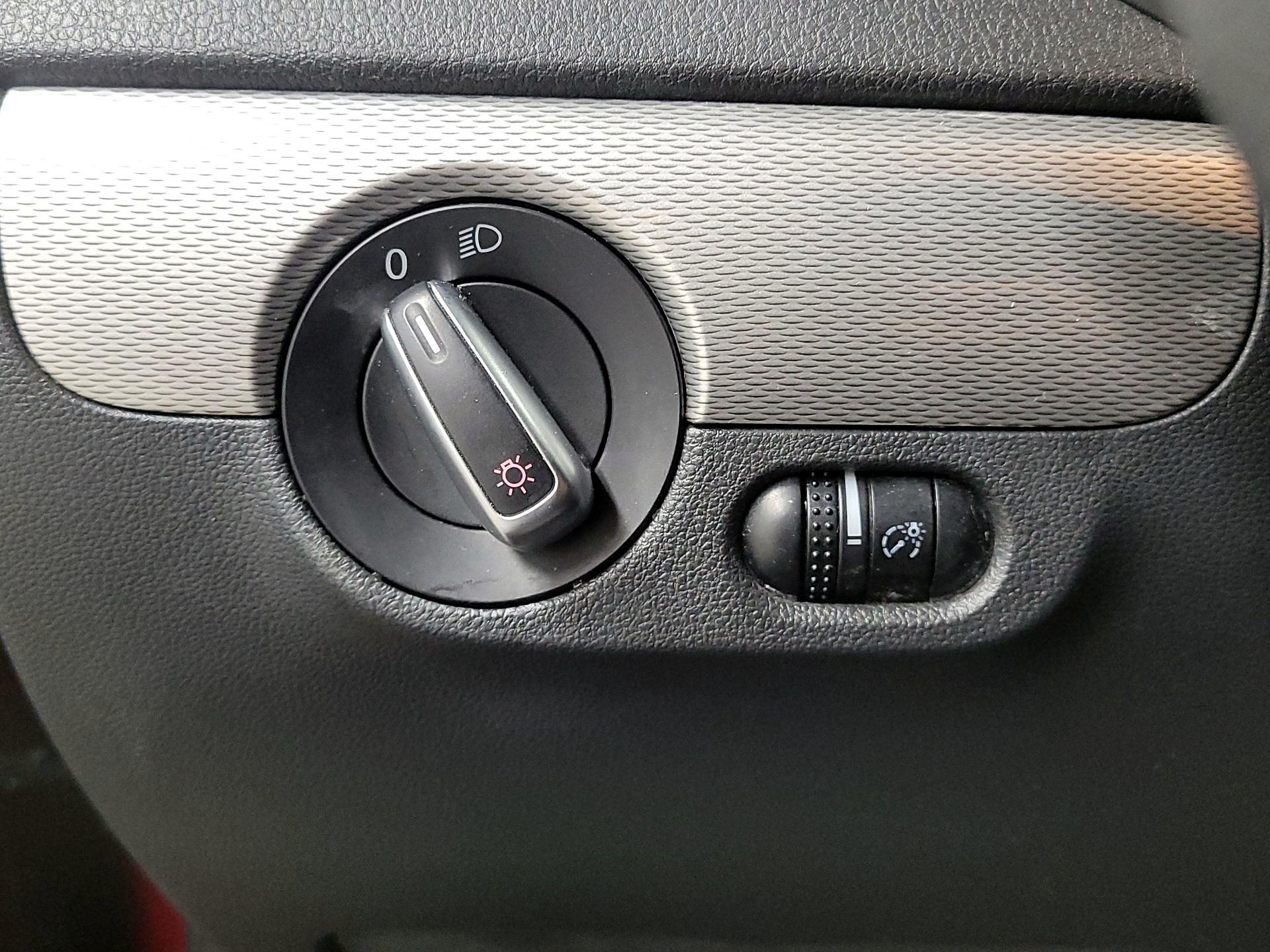 Thumbnail: 2017 Volkswagen Jetta - 13