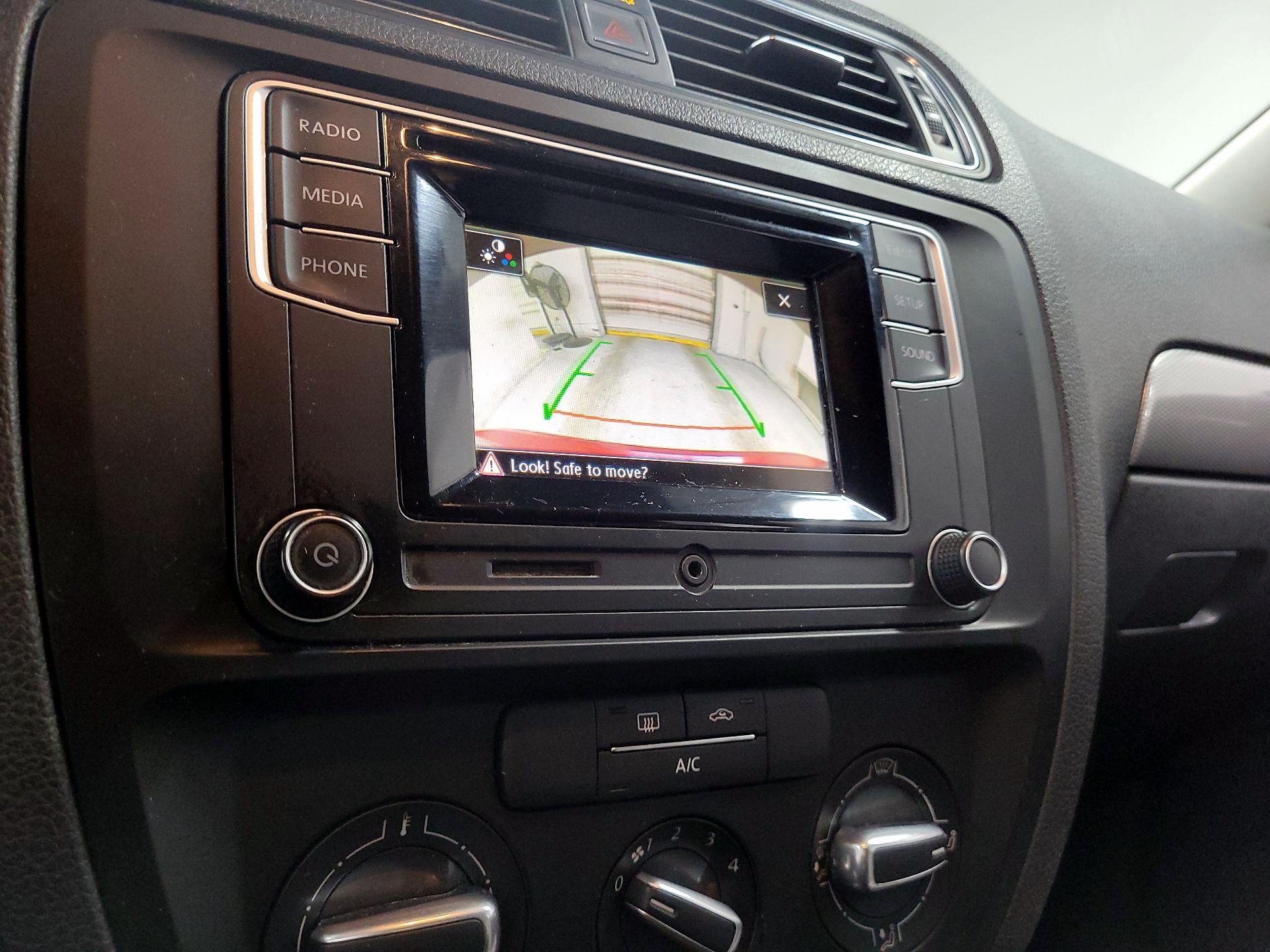 Thumbnail: 2017 Volkswagen Jetta - 14