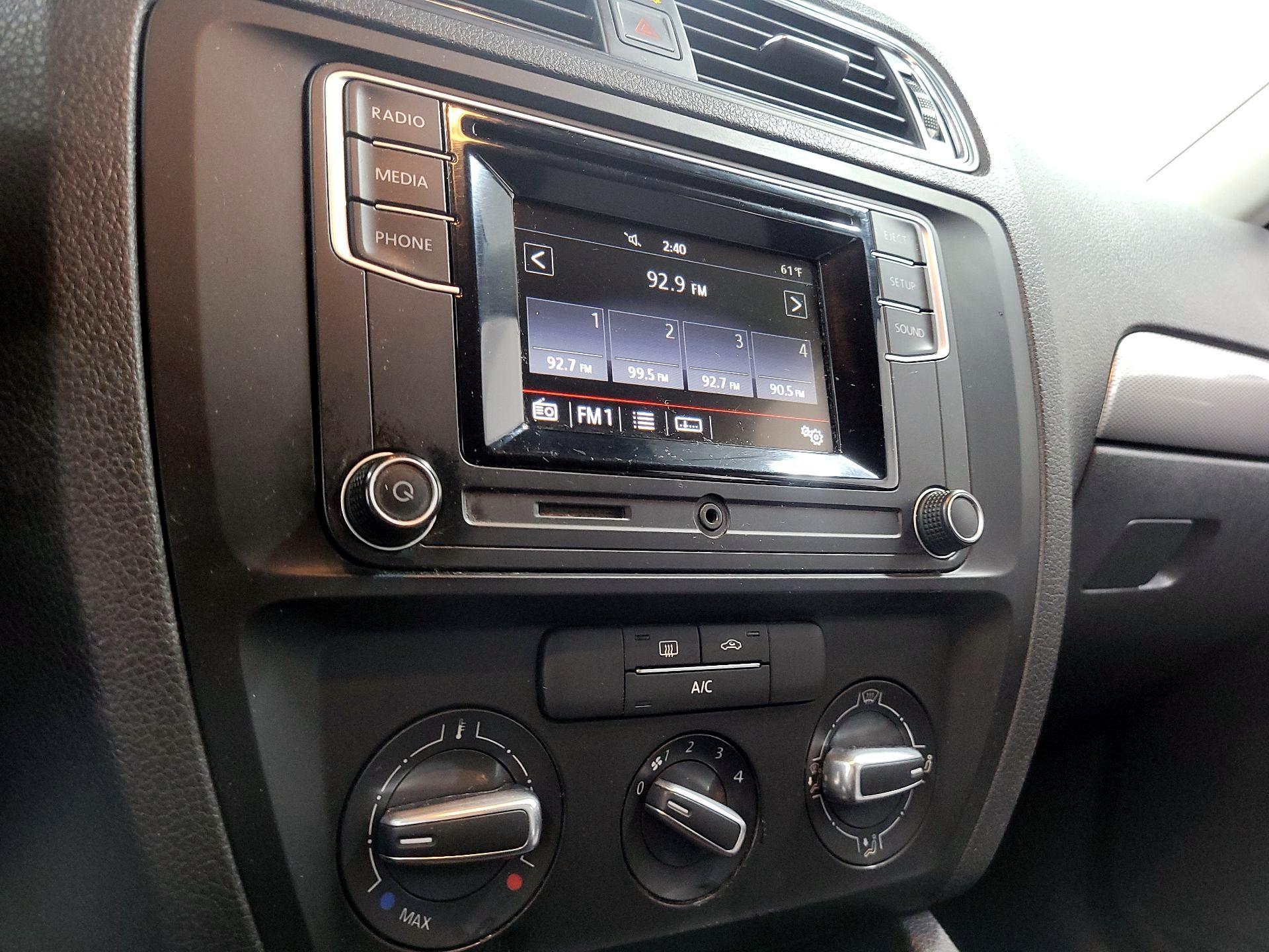 Thumbnail: 2017 Volkswagen Jetta - 15