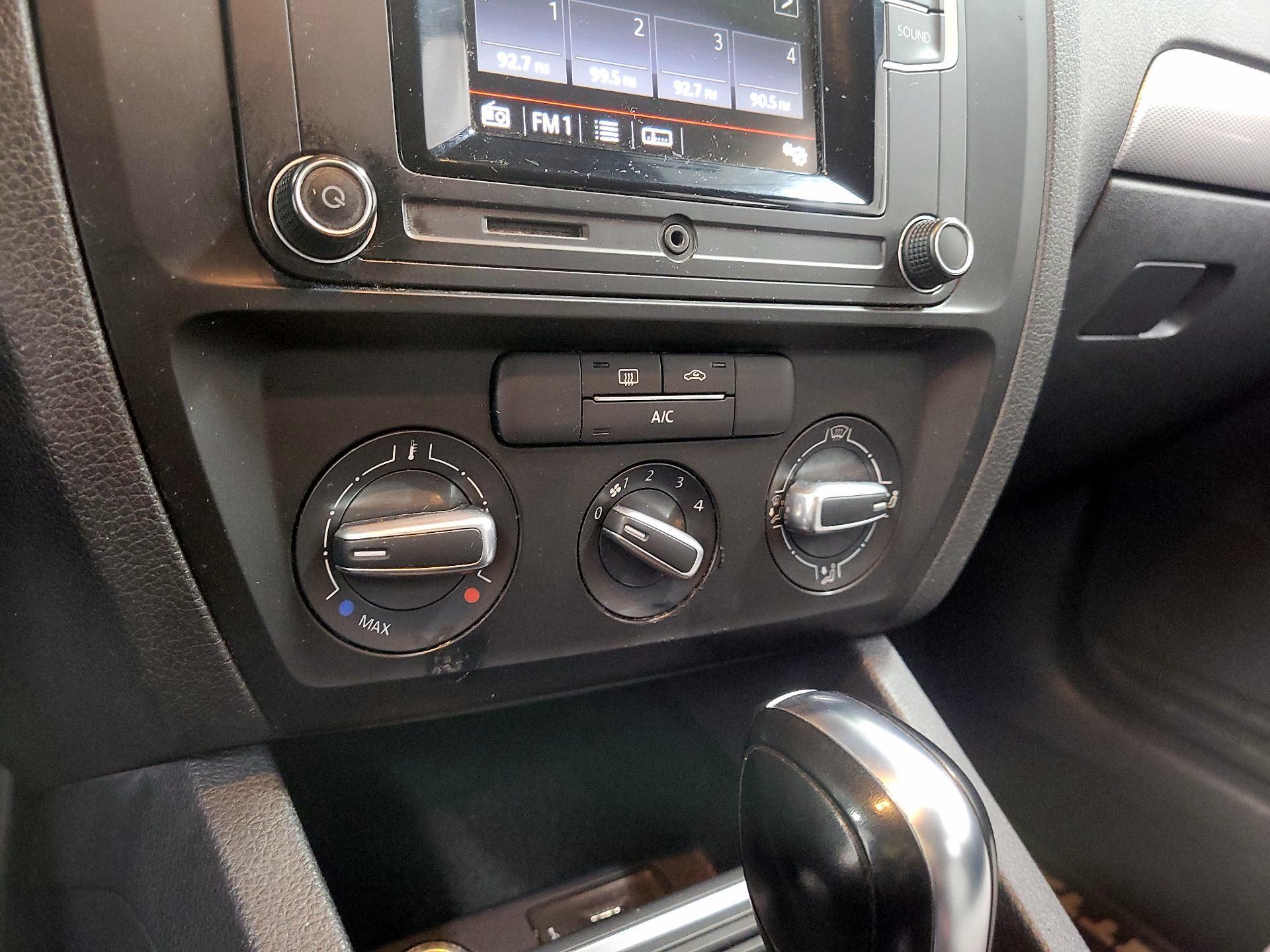 Thumbnail: 2017 Volkswagen Jetta - 16