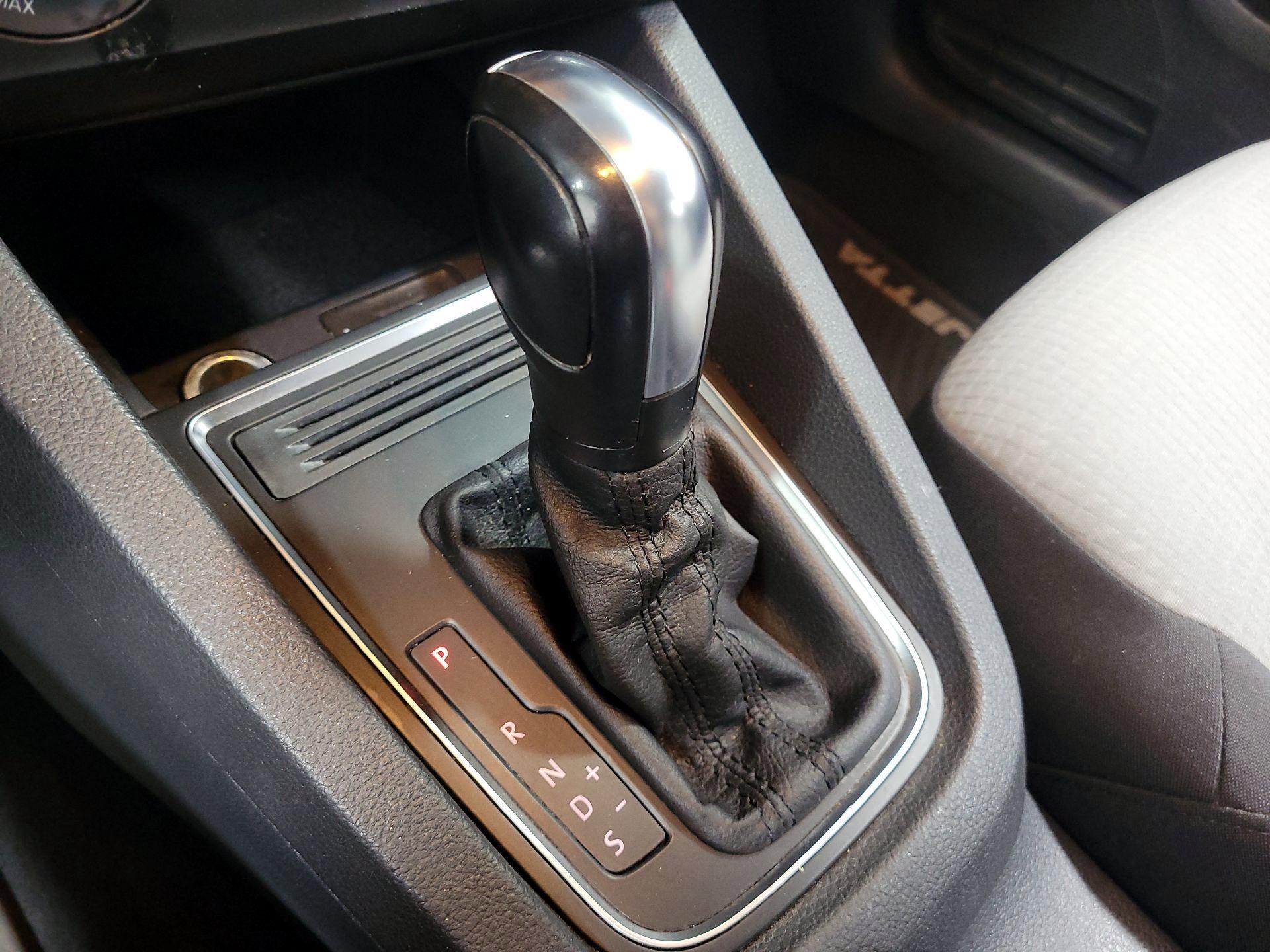 Thumbnail: 2017 Volkswagen Jetta - 17