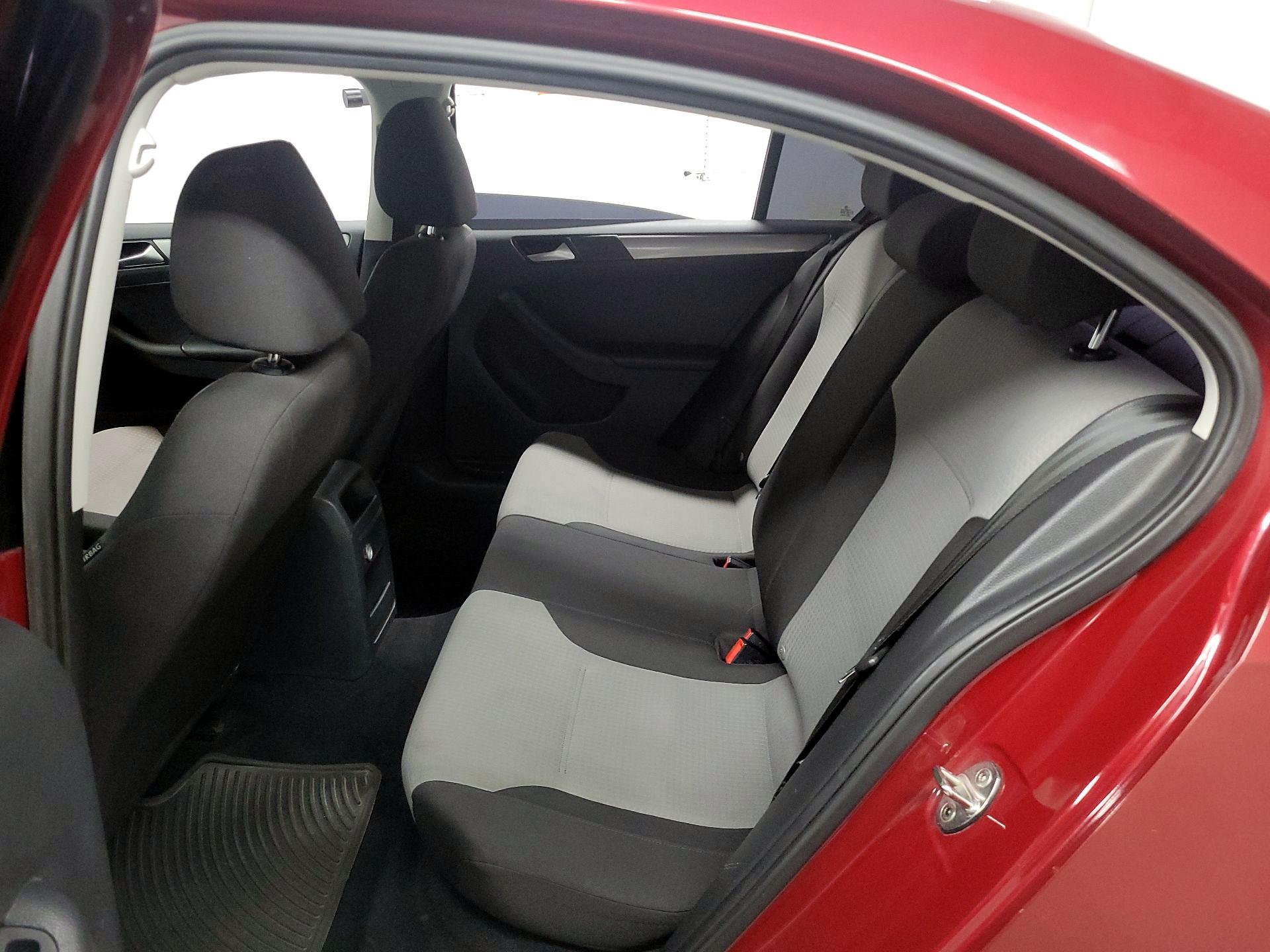 Thumbnail: 2017 Volkswagen Jetta - 19